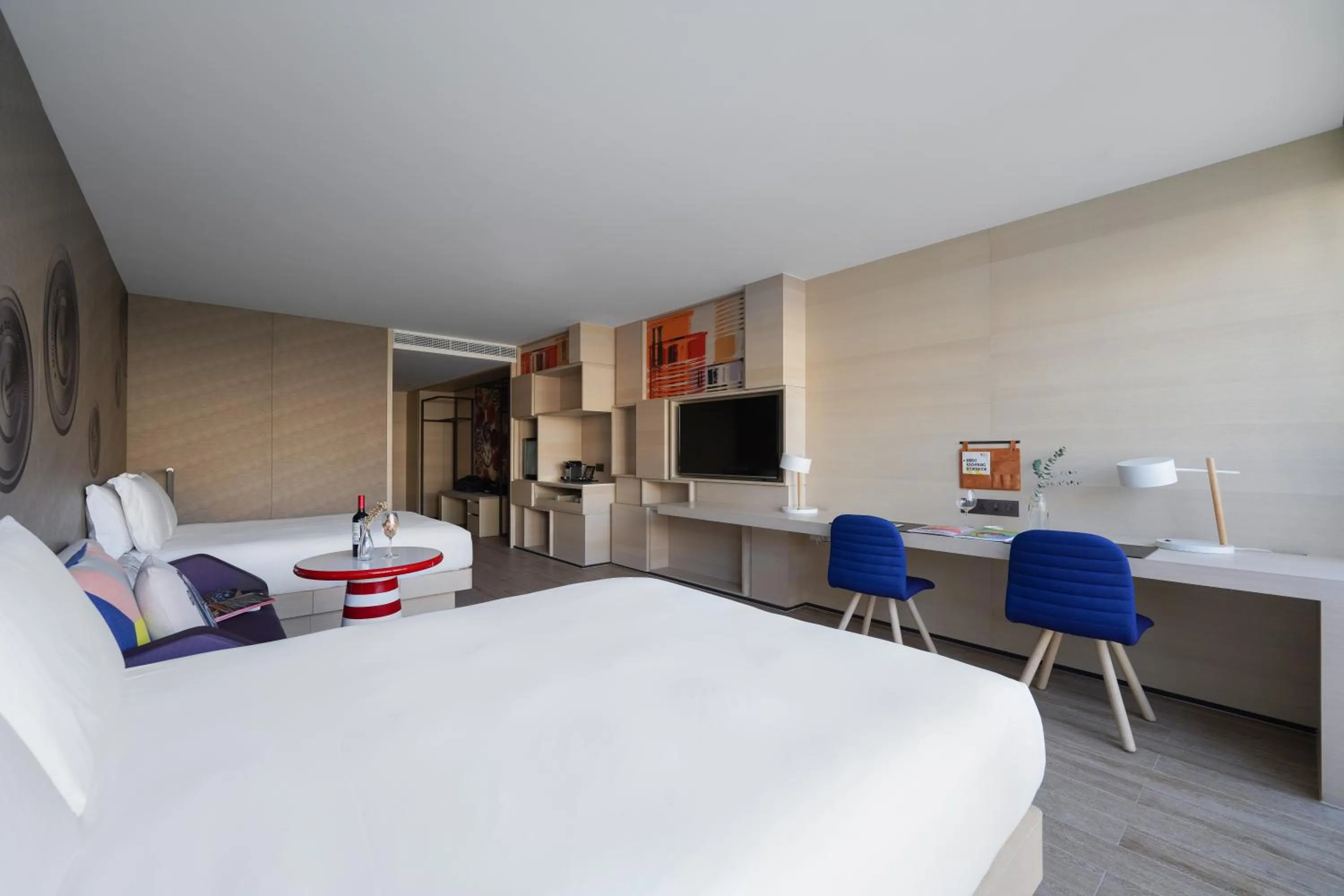 Photo of the whole room, Bed in Hotel Indigo Kaohsiung Central Park by IHG