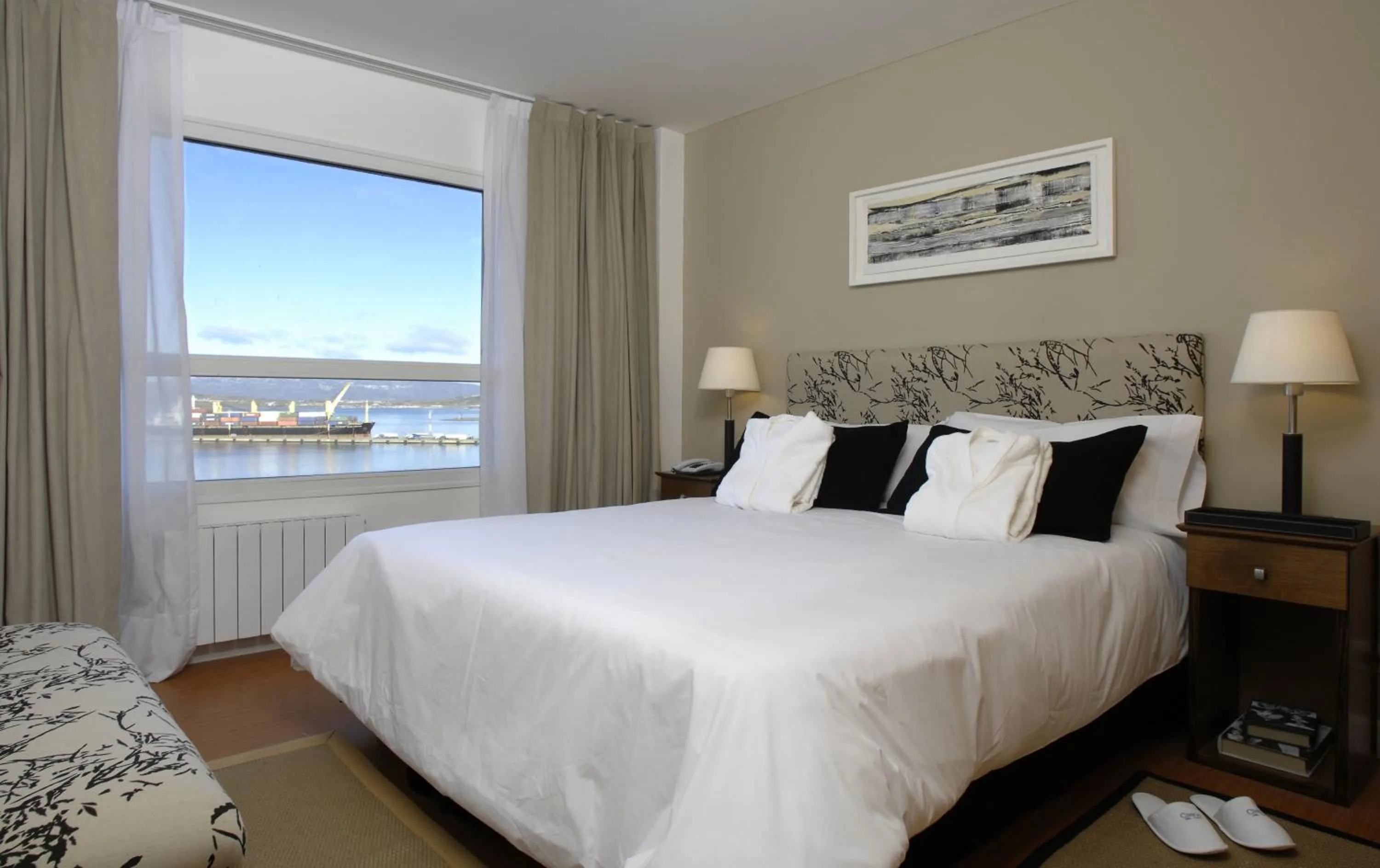 Bed in Cilene del Faro Suites & Spa