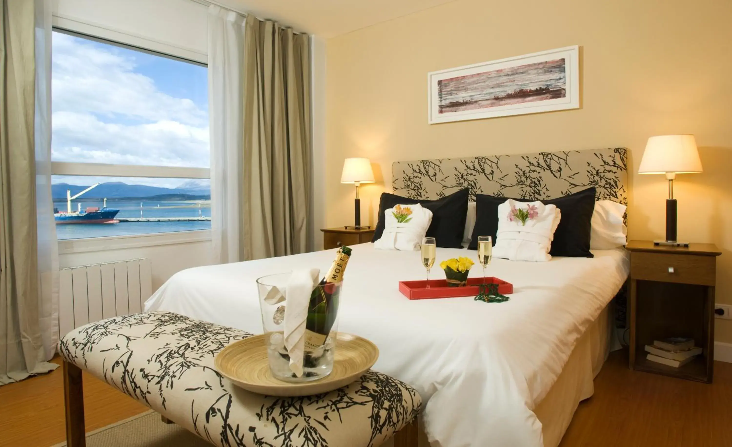 Bed in Cilene del Faro Suites & Spa Bed in Cilene del Faro Suites & Spa