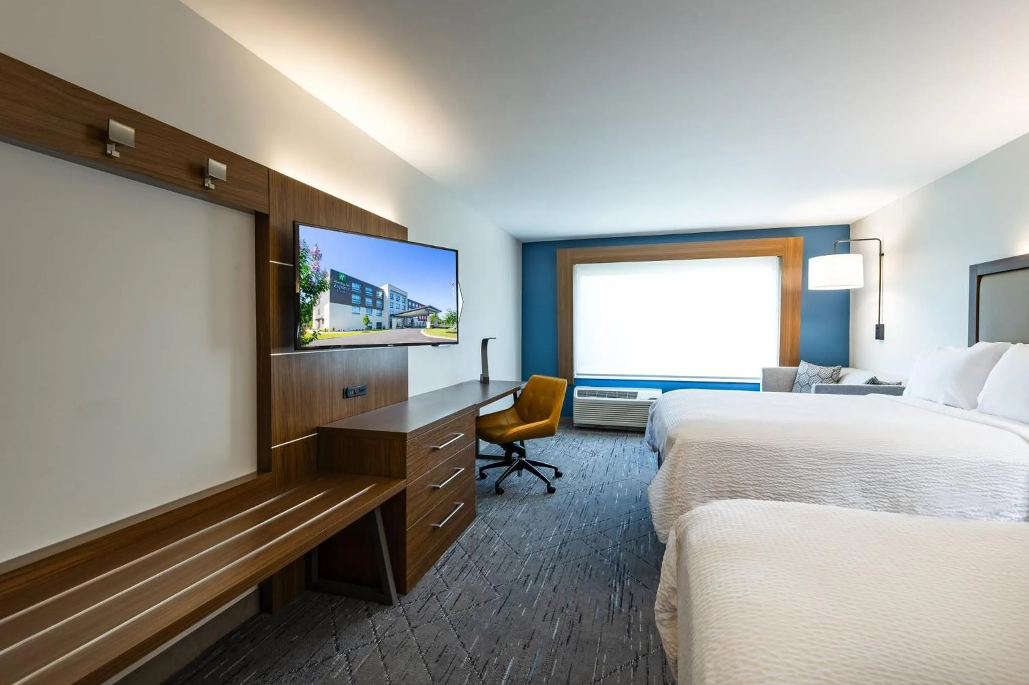 Photo of the whole room, Bed in Holiday Inn Express & Suites Greenwood Mall by IHG
