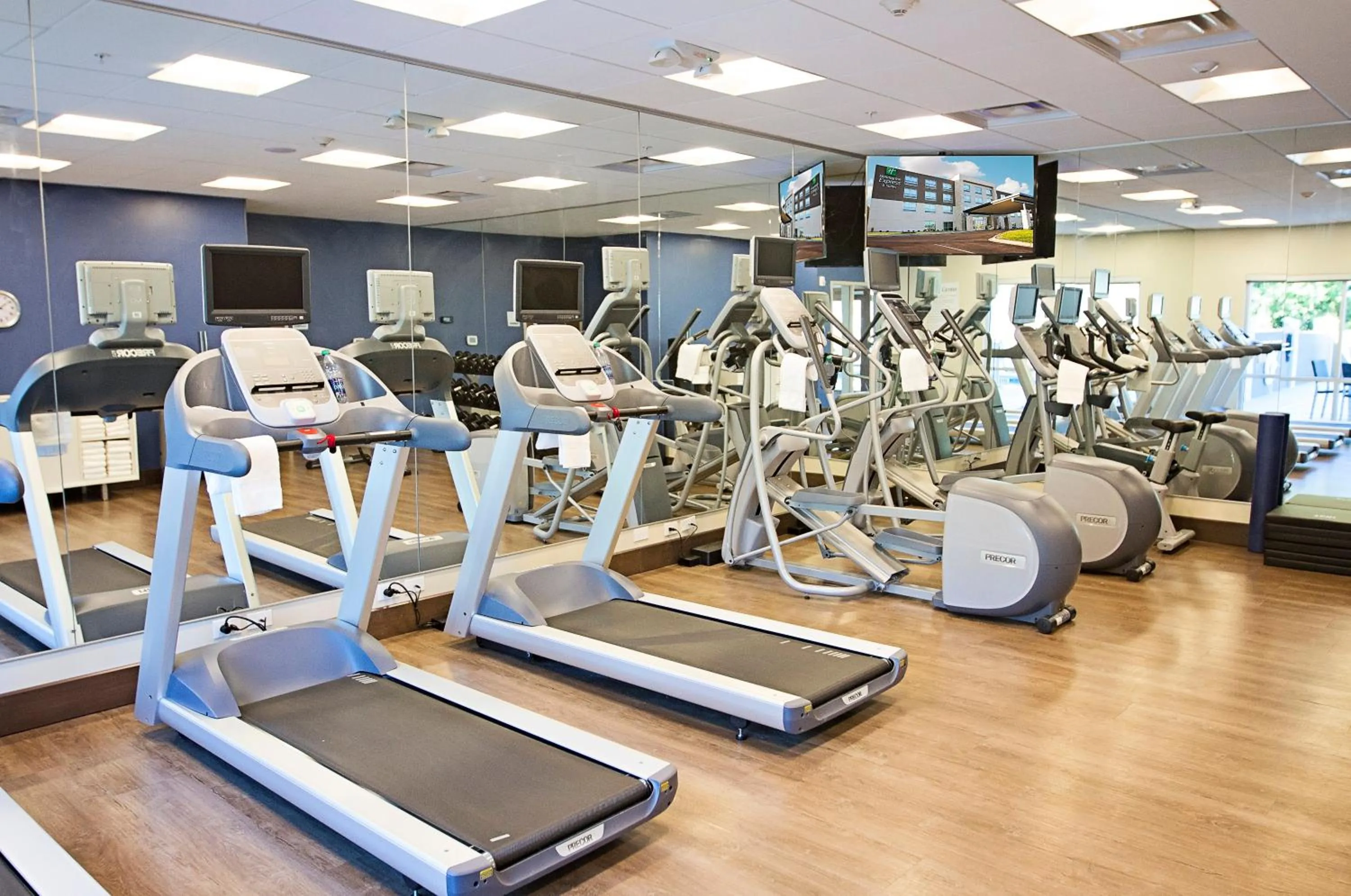 Fitness centre/facilities in Holiday Inn Express & Suites Greenwood Mall by IHG