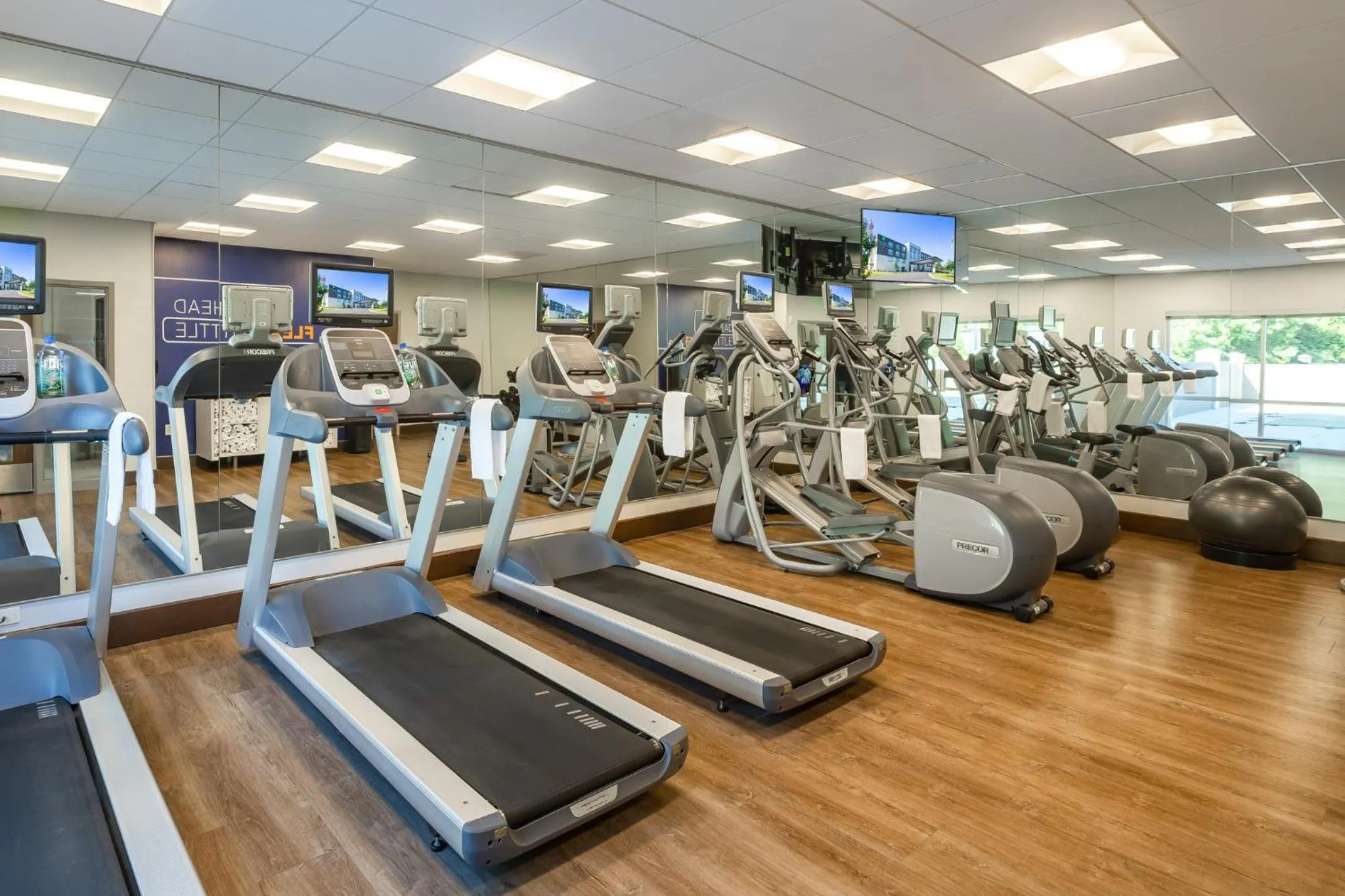 Fitness centre/facilities in Holiday Inn Express & Suites Greenwood Mall by IHG
