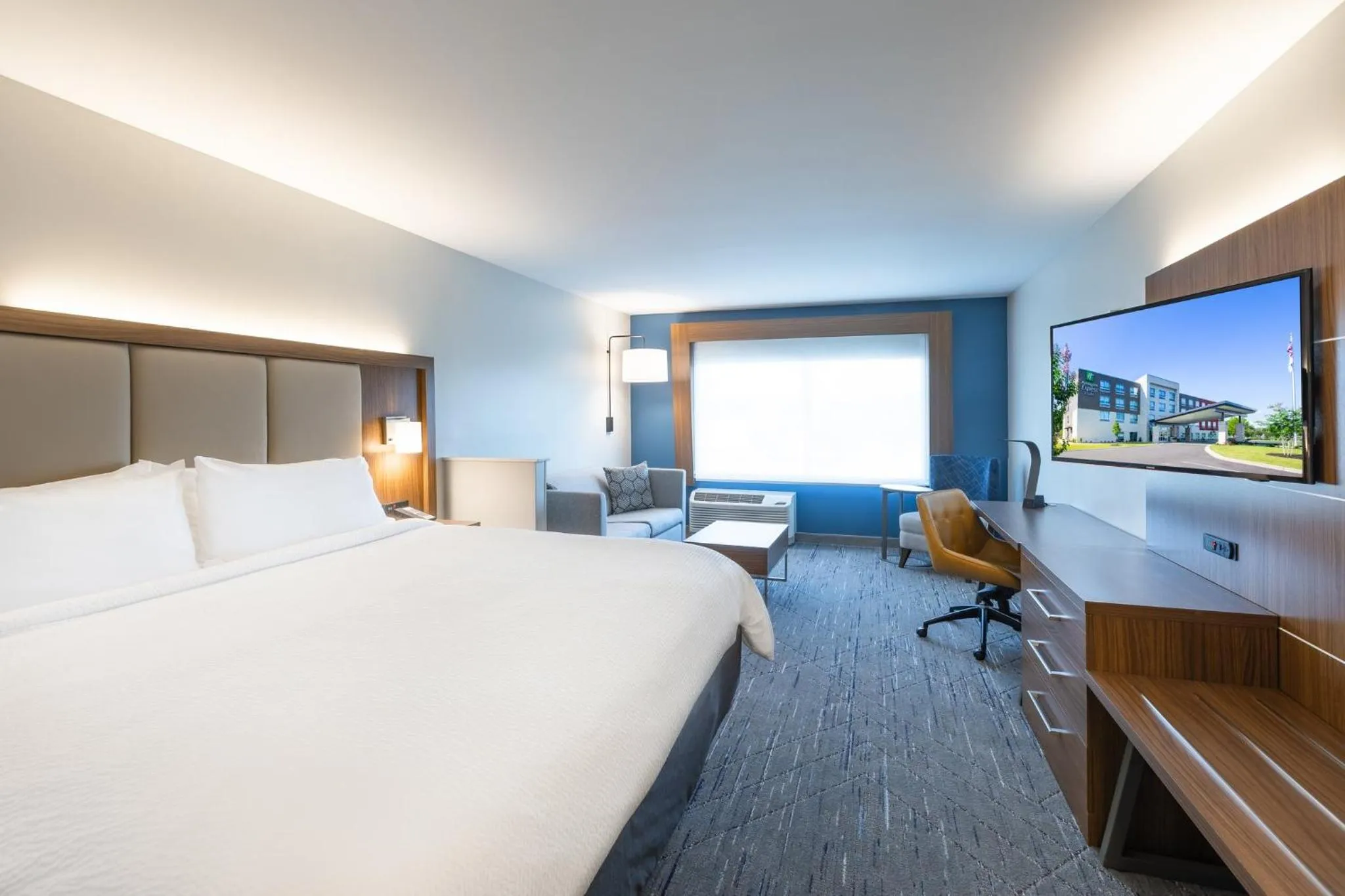 Photo of the whole room, Bed in Holiday Inn Express & Suites Greenwood Mall by IHG