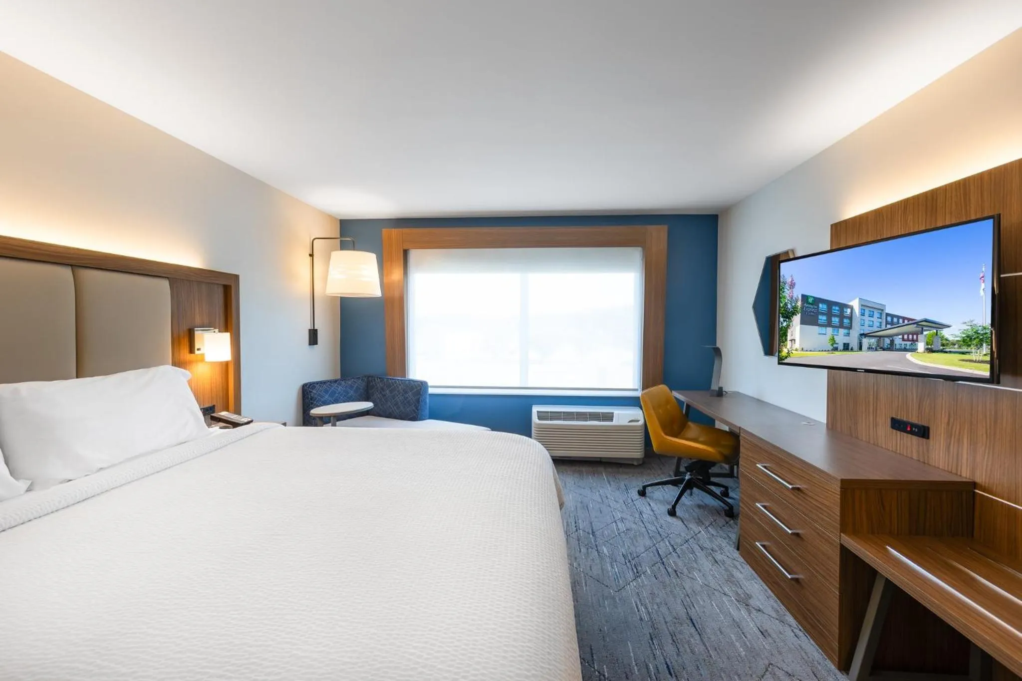 Photo of the whole room, Bed in Holiday Inn Express & Suites Greenwood Mall by IHG