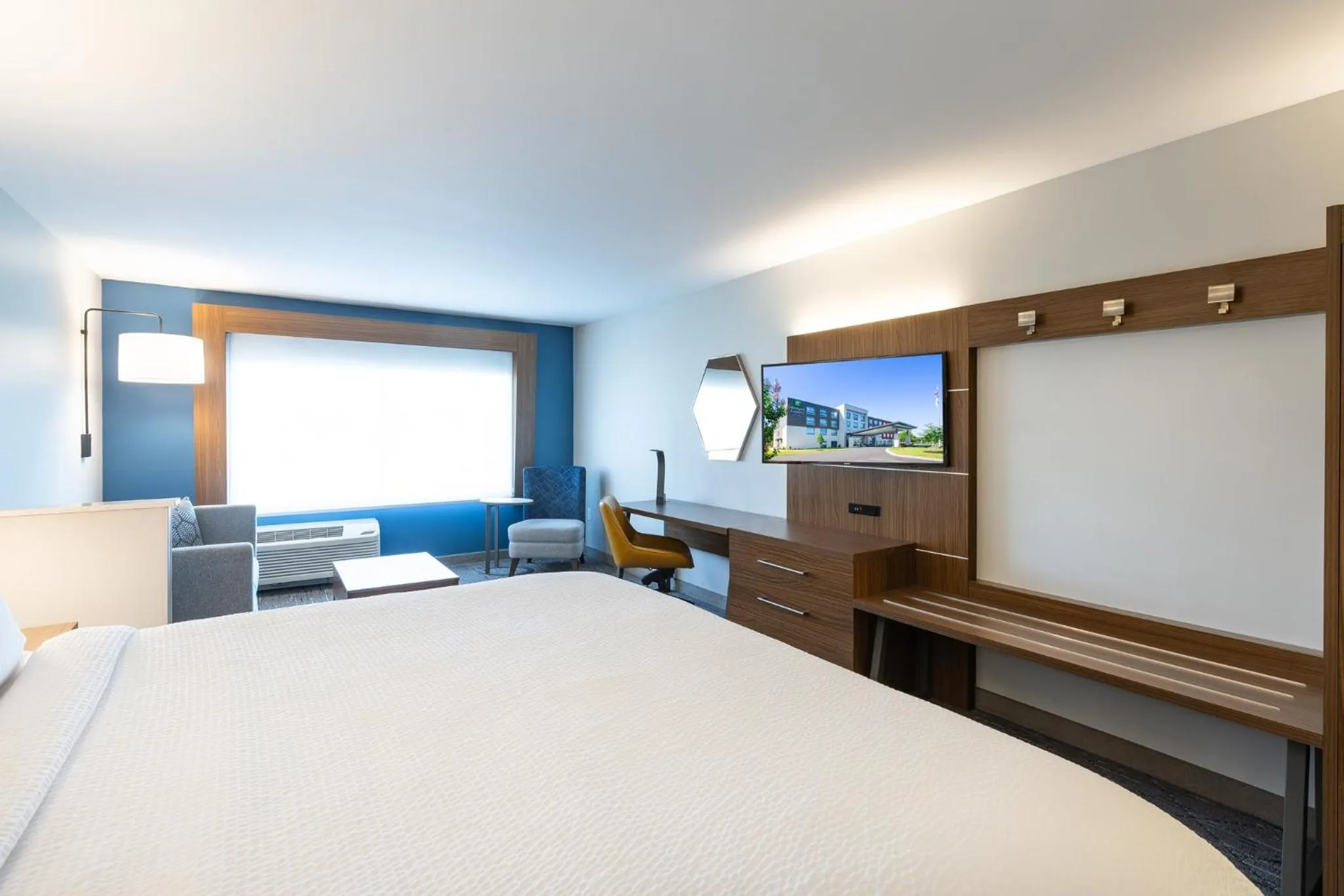 Photo of the whole room, Bed in Holiday Inn Express & Suites Greenwood Mall by IHG