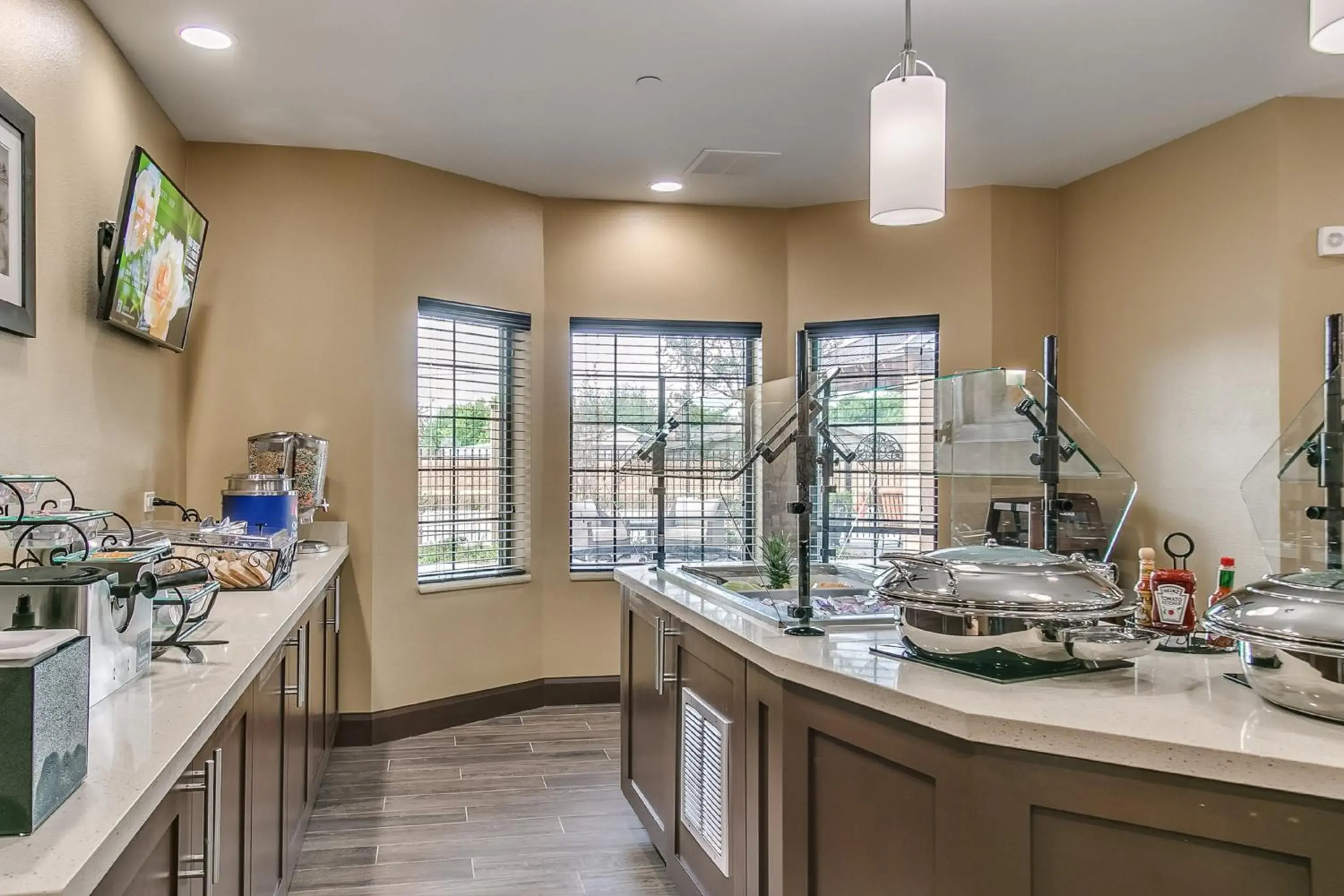 Breakfast in Staybridge Suites Lubbock South by IHG Breakfast in Staybridge Suites Lubbock South by IHG