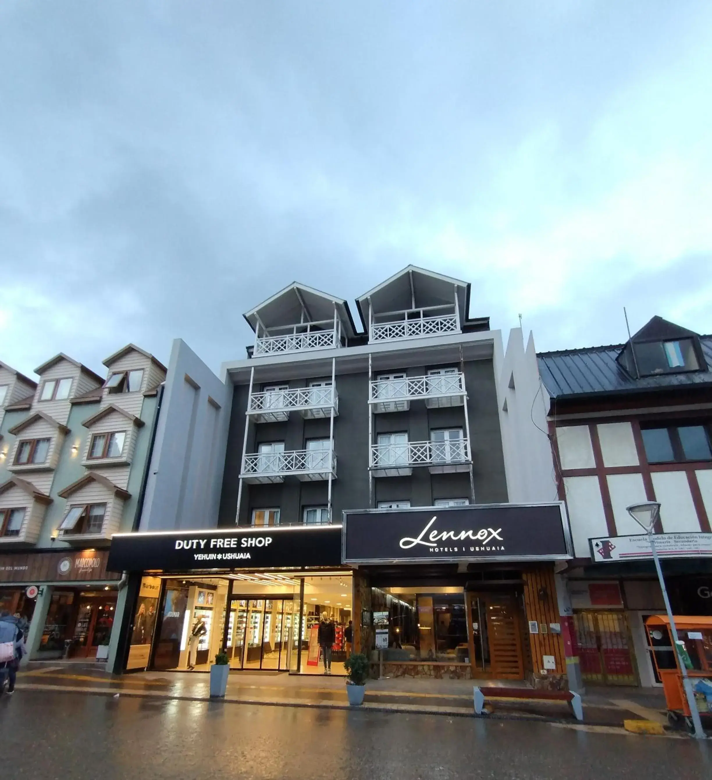 Property building in Lennox Ushuaia Property building in Lennox Ushuaia