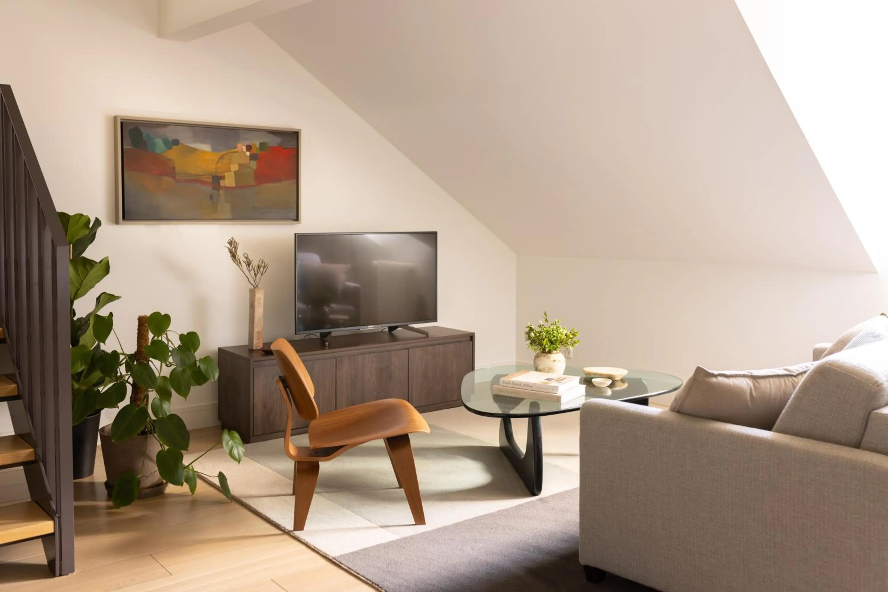 TV and multimedia in The Hamlet - Luxury Serviced Apartments