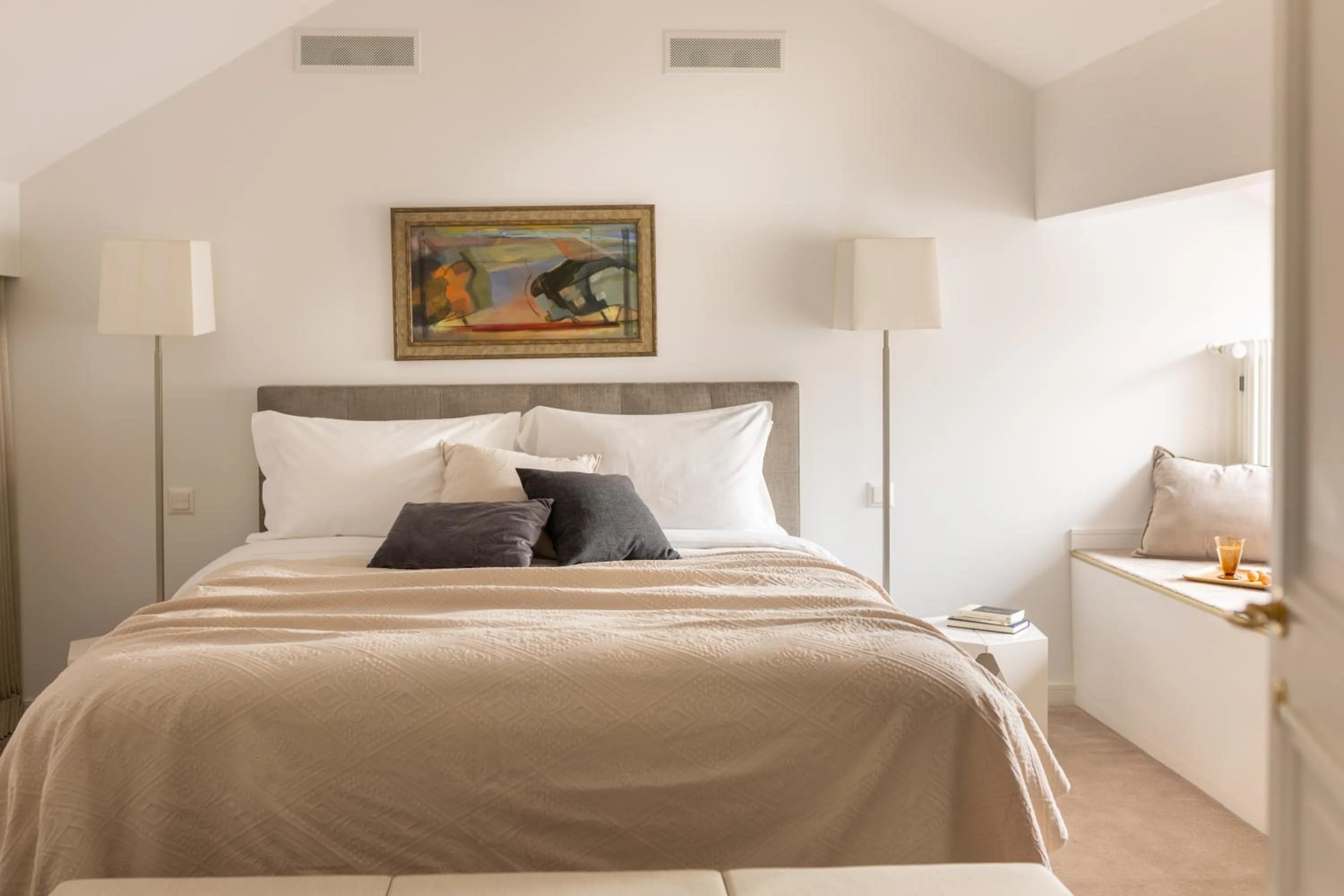 Bed in The Hamlet - Luxury Serviced Apartments