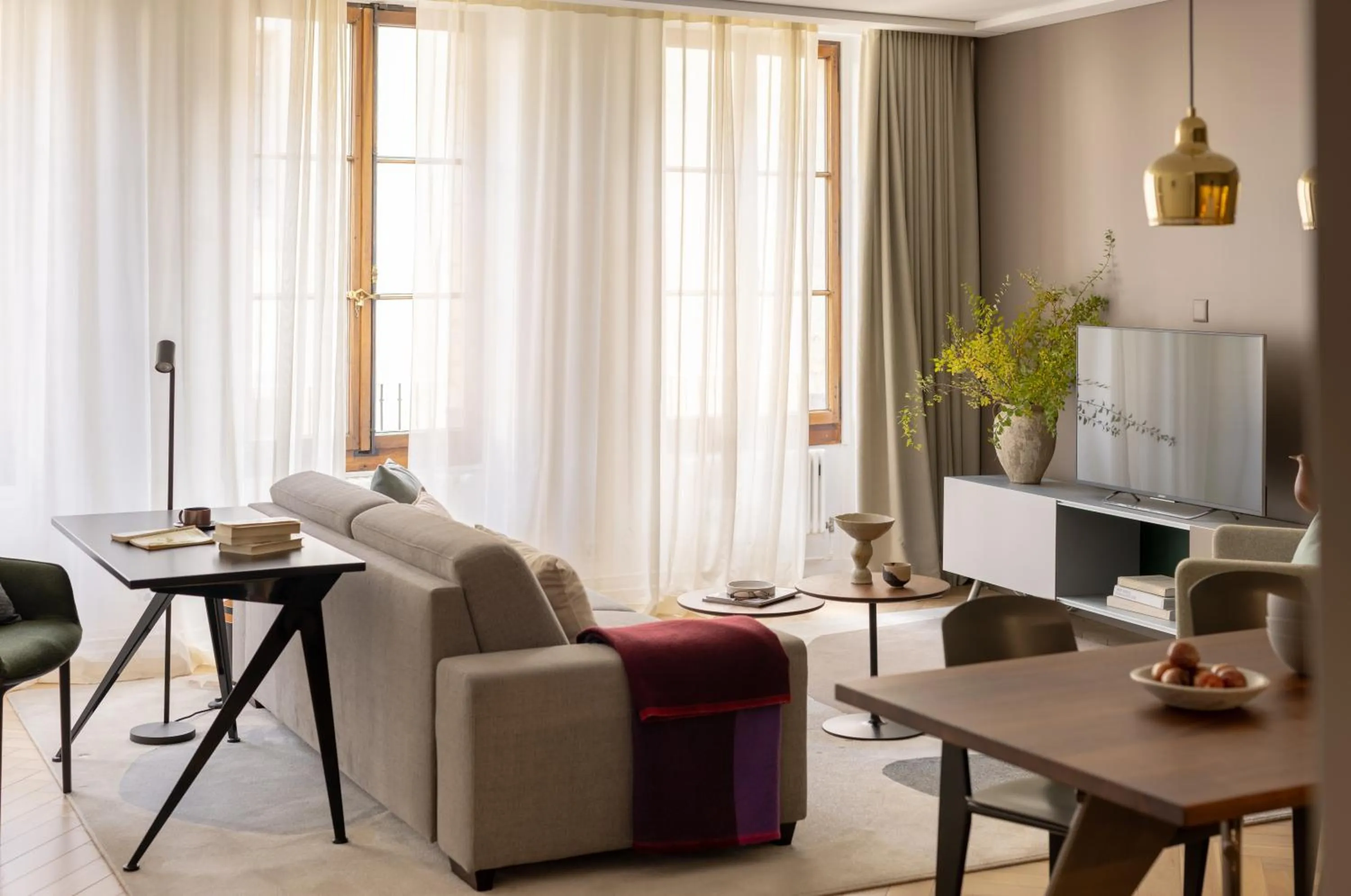 TV and multimedia in The Hamlet - Luxury Serviced Apartments