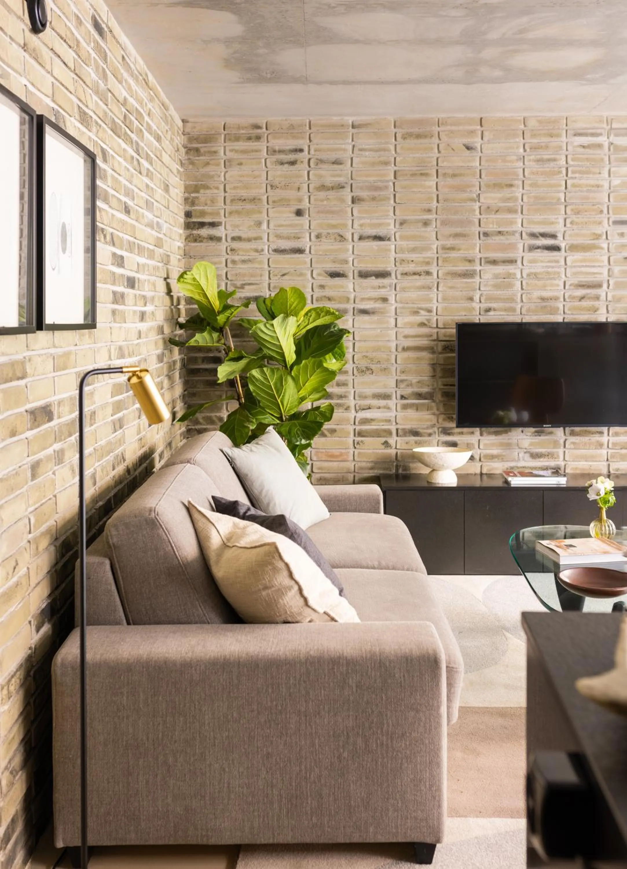 TV and multimedia in The Hamlet - Luxury Serviced Apartments