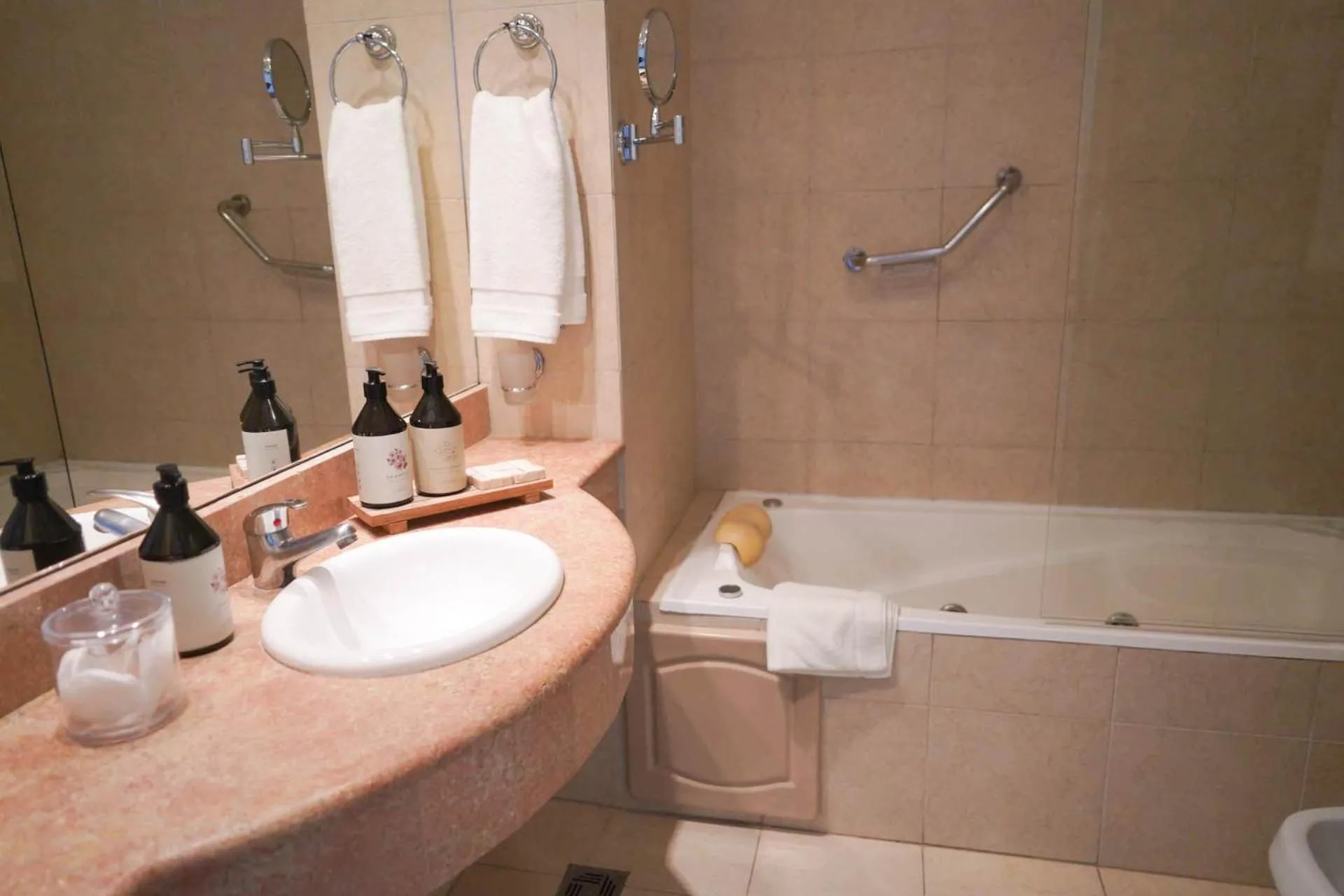 Bathroom in Yene hue