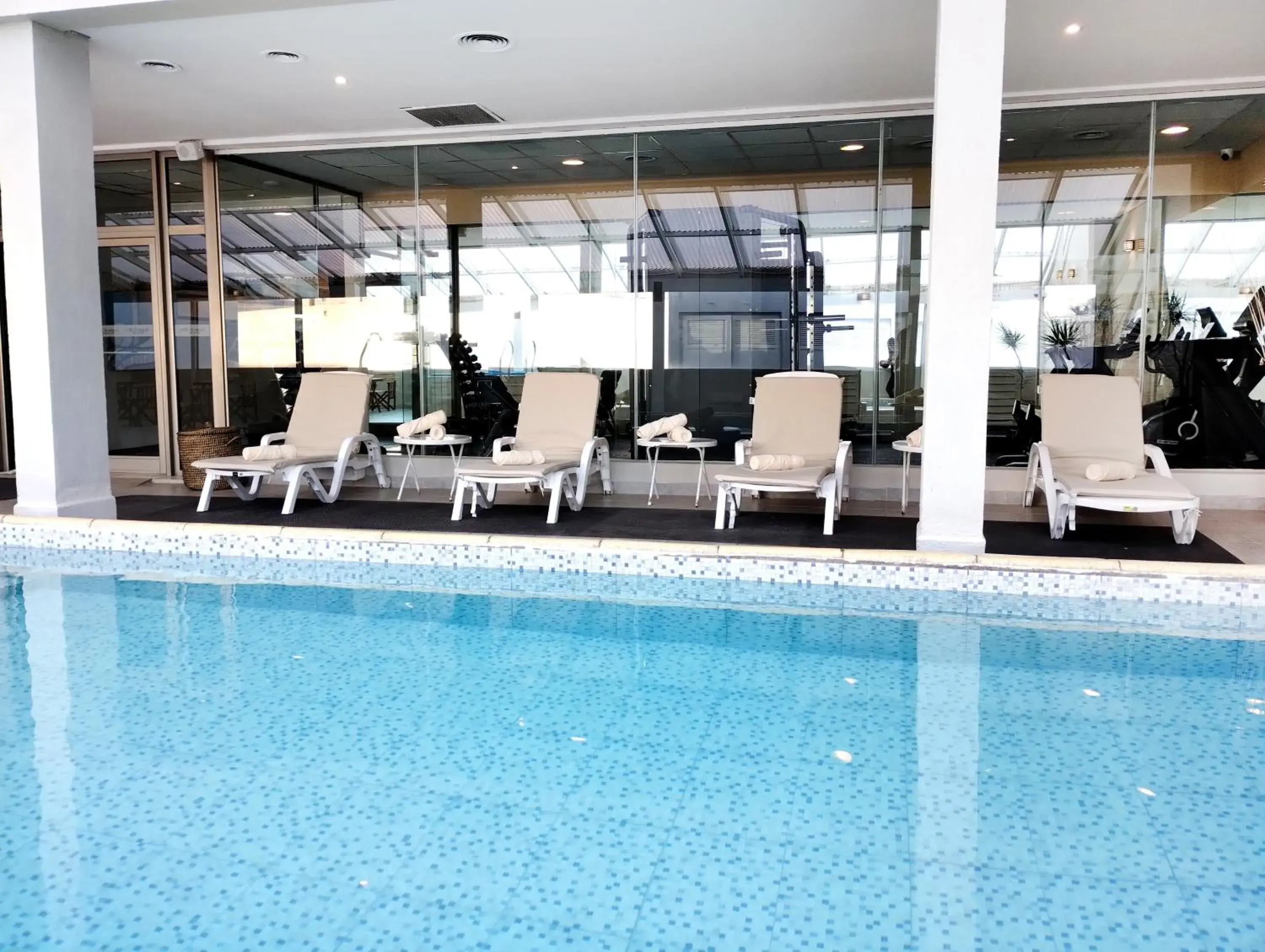 Swimming pool in Yene hue Swimming pool in Yene hue