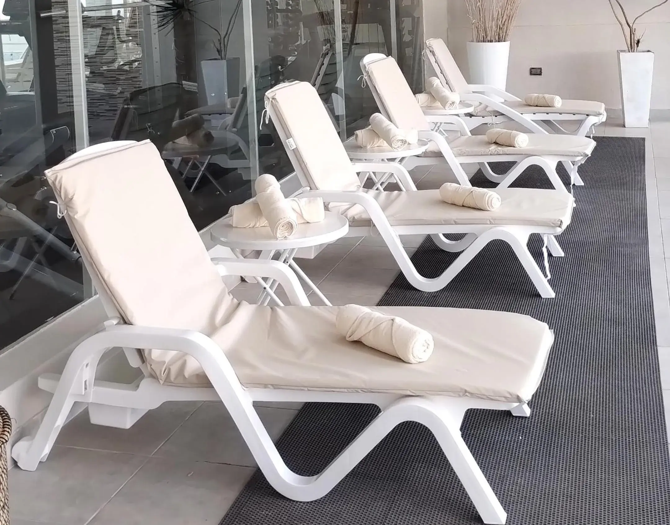 Swimming pool in Yene hue Swimming pool in Yene hue