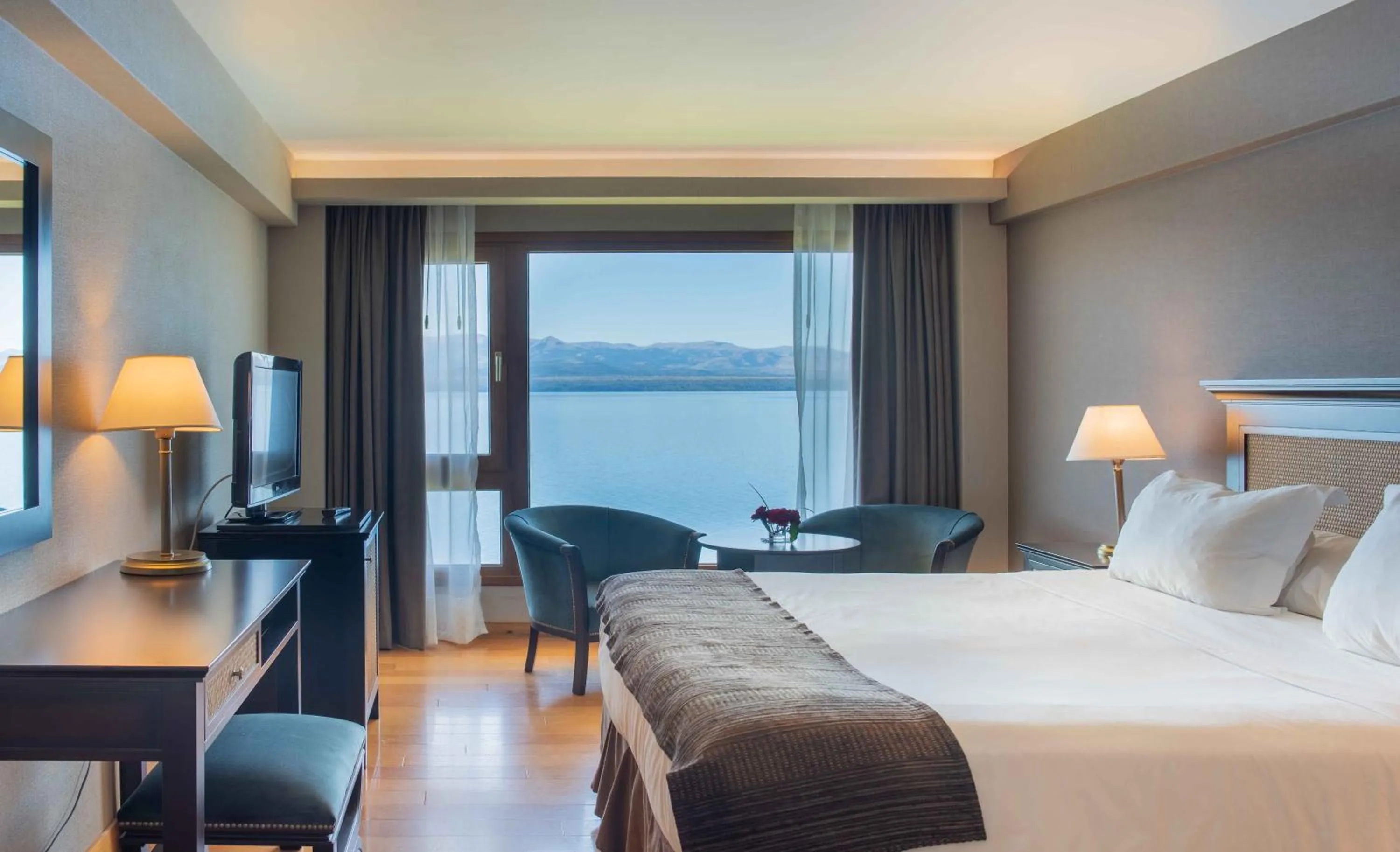 Photo of the whole room, Bed in Cacique Inacayal Lake Hotel & Spa