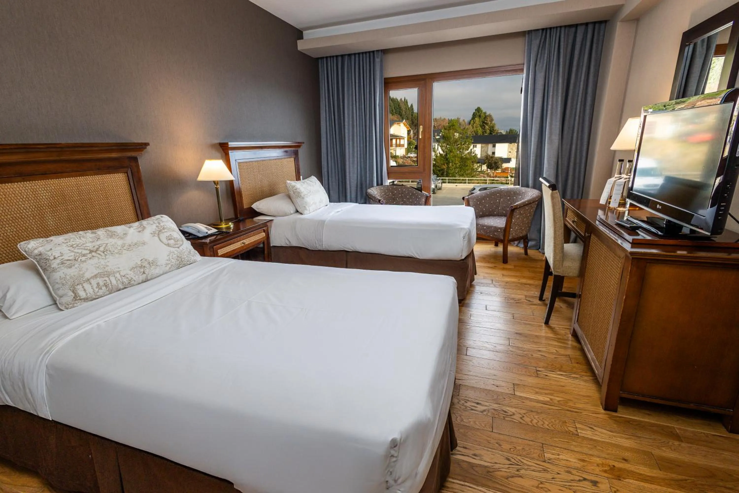 View (from property/room), Bed in Cacique Inacayal Lake Hotel & Spa