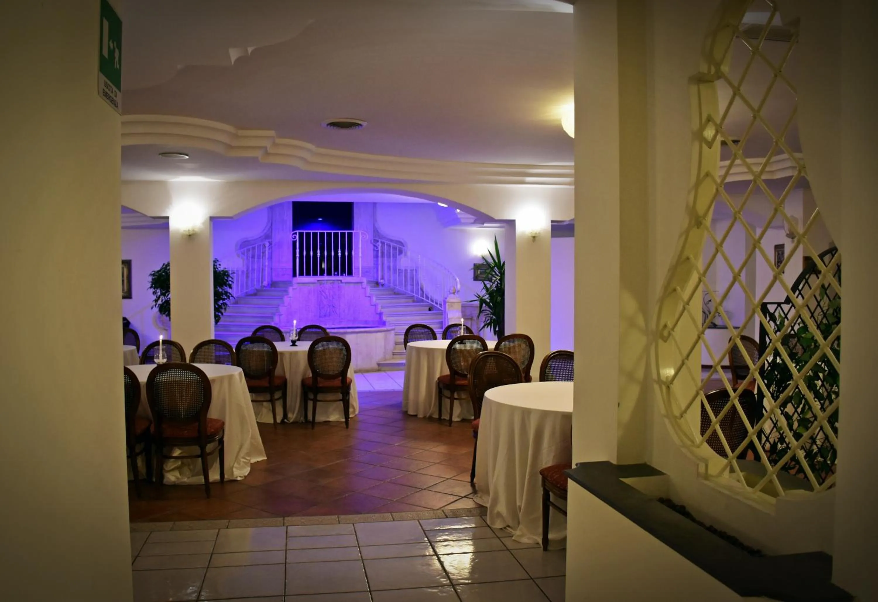 Restaurant/places to eat in Hotel Joy