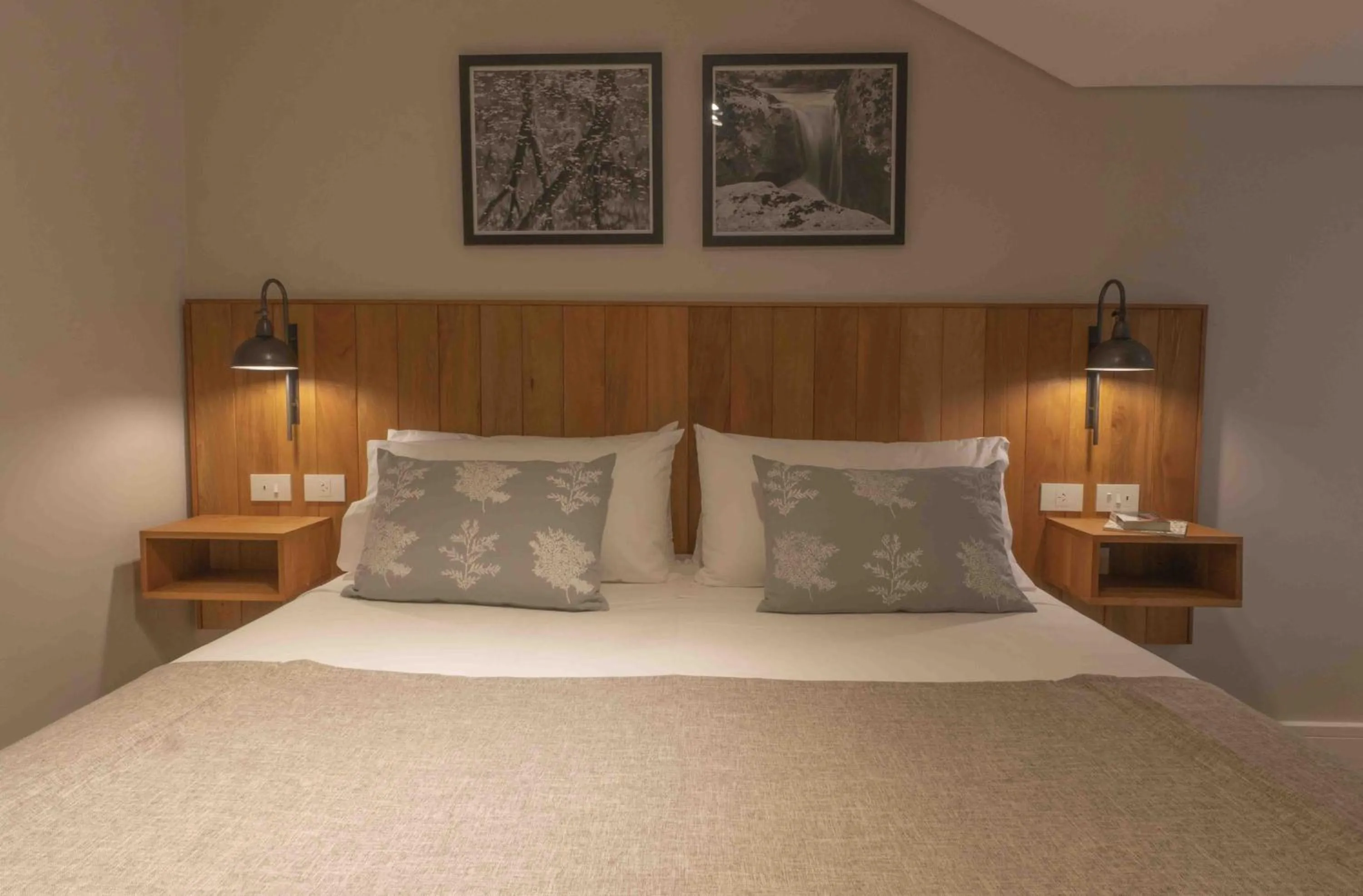 Small Double Room in La Cascada Casa Patagónica by DON