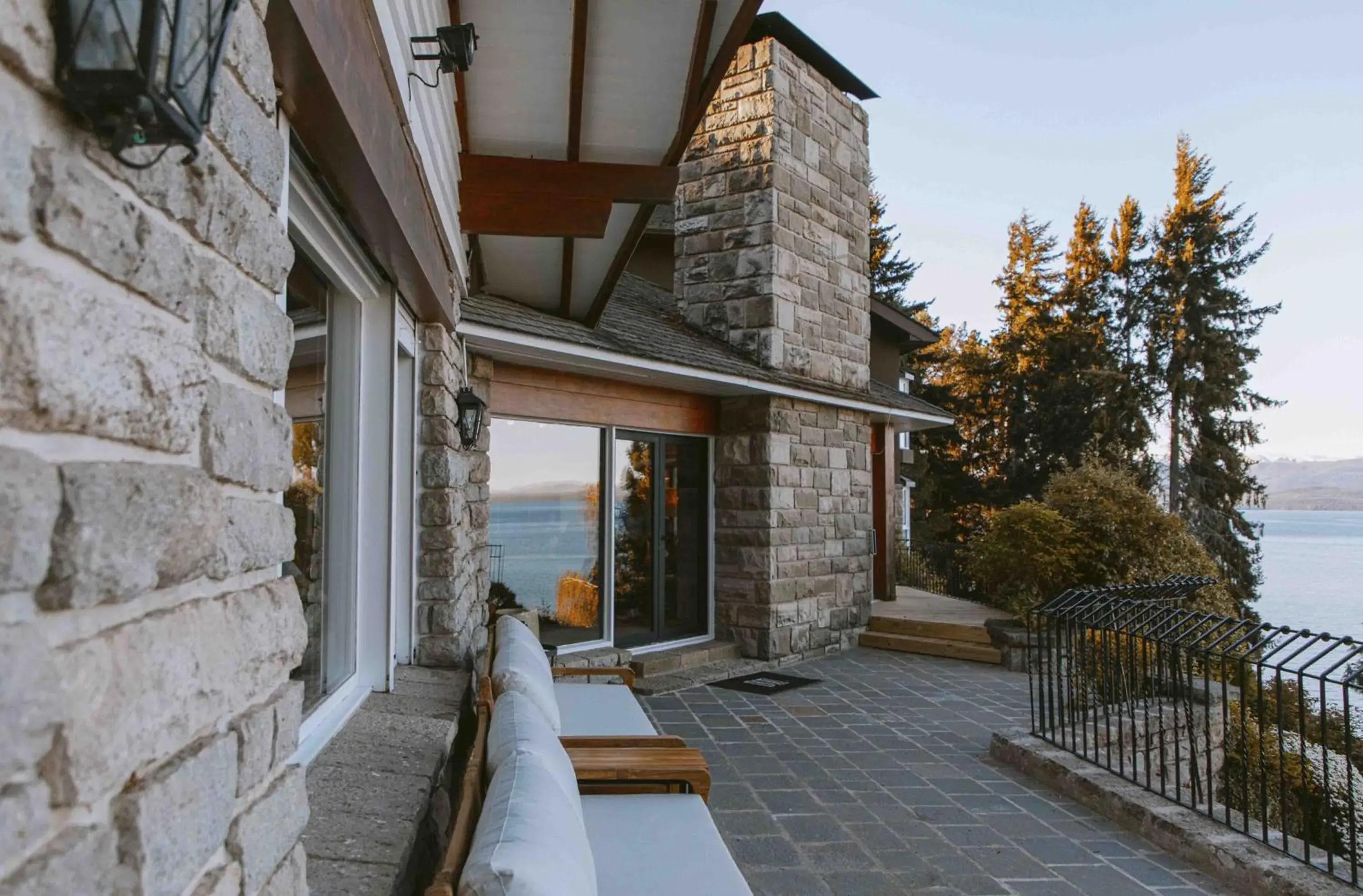 Property building in La Cascada Casa Patagónica by DON Property building in La Cascada Casa Patagónica by DON