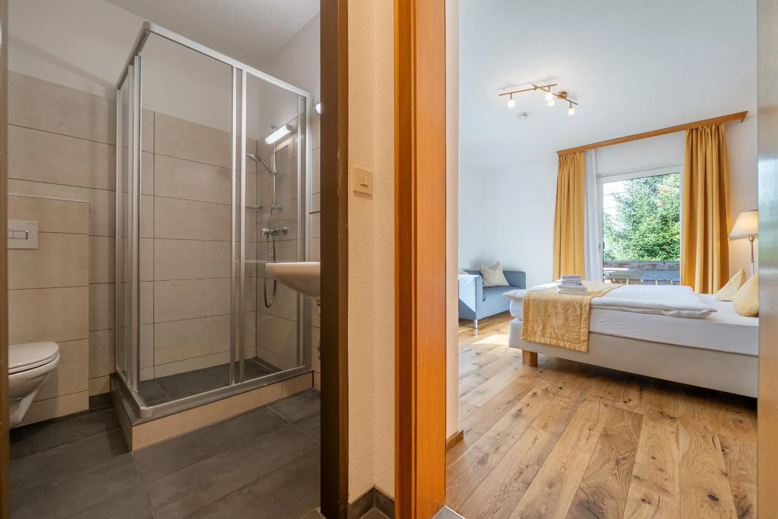 Photo of the whole room, Bed in Pension Hofweyer