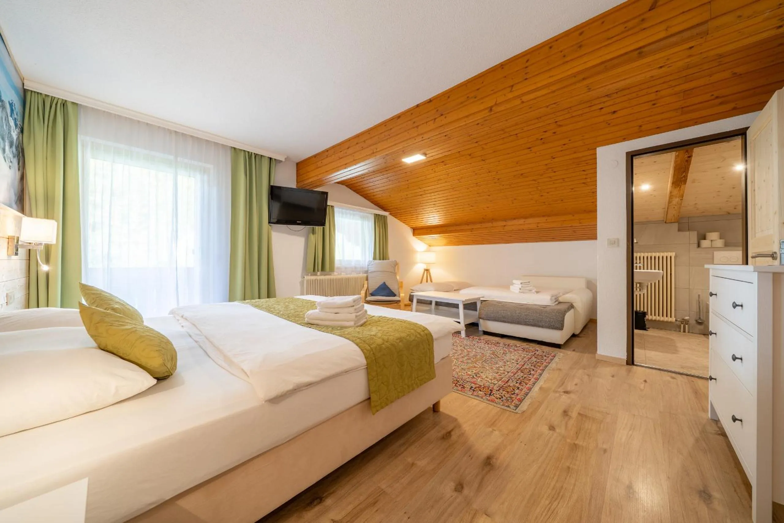 Photo of the whole room, Bed in Pension Hofweyer