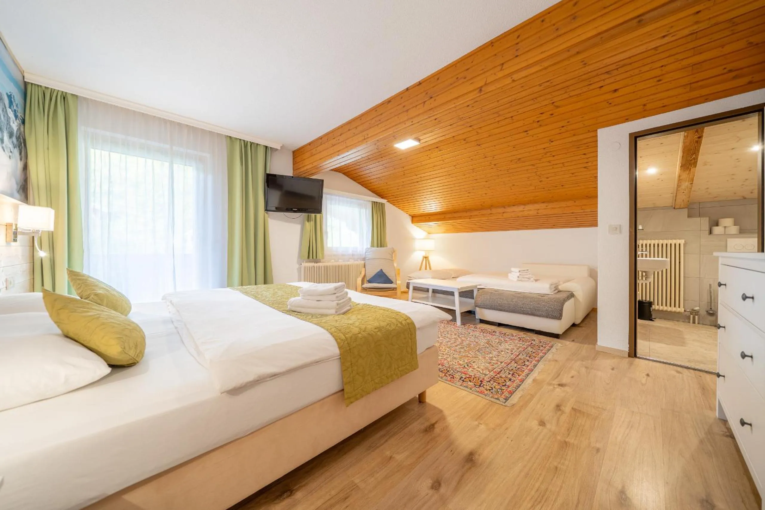 Photo of the whole room, Bed in Pension Hofweyer