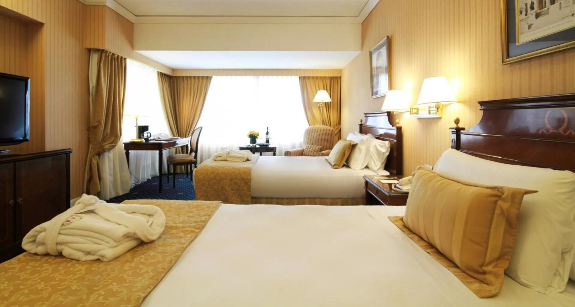 Bed in Emperador Hotel Buenos Aires