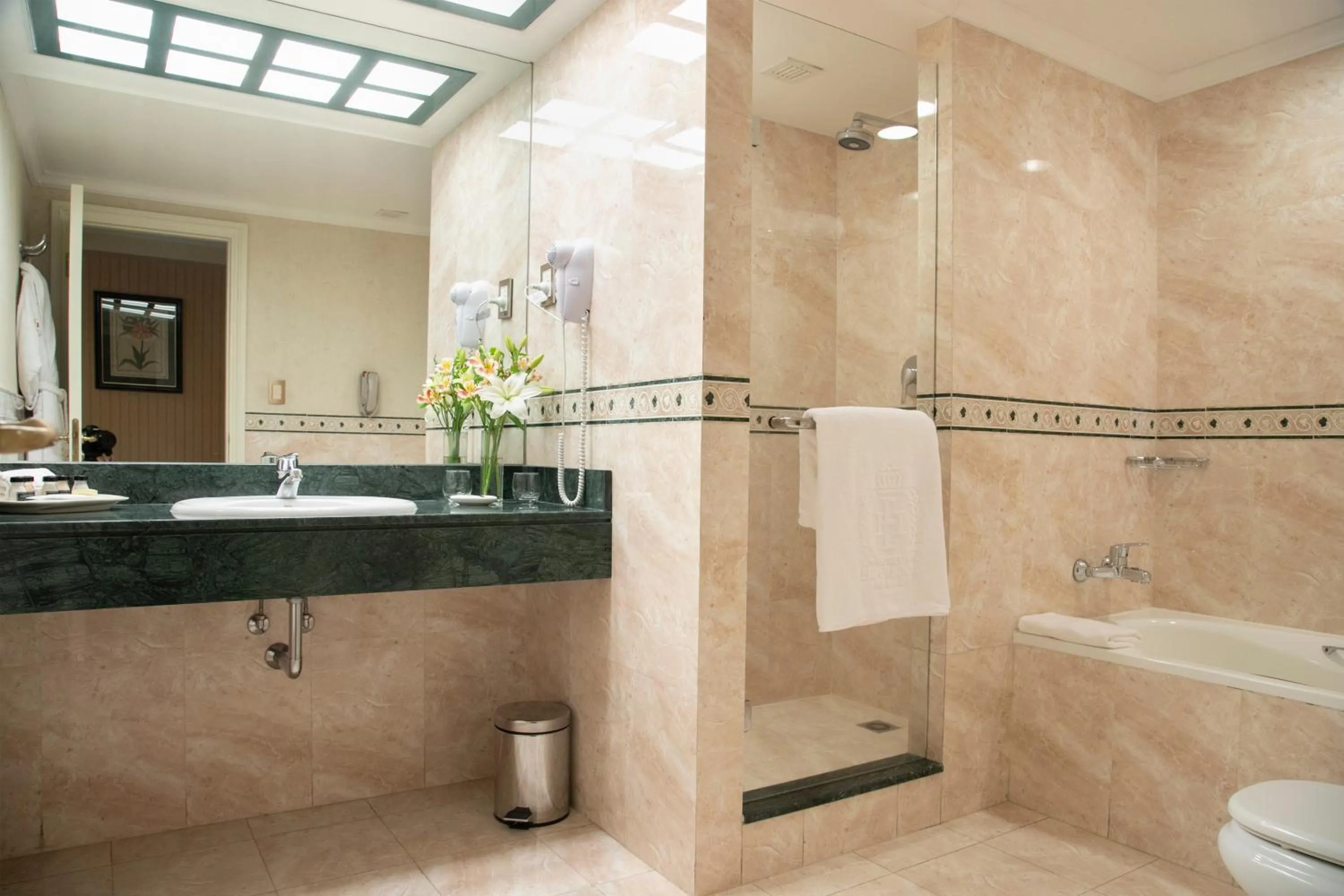 Bathroom in Emperador Hotel Buenos Aires