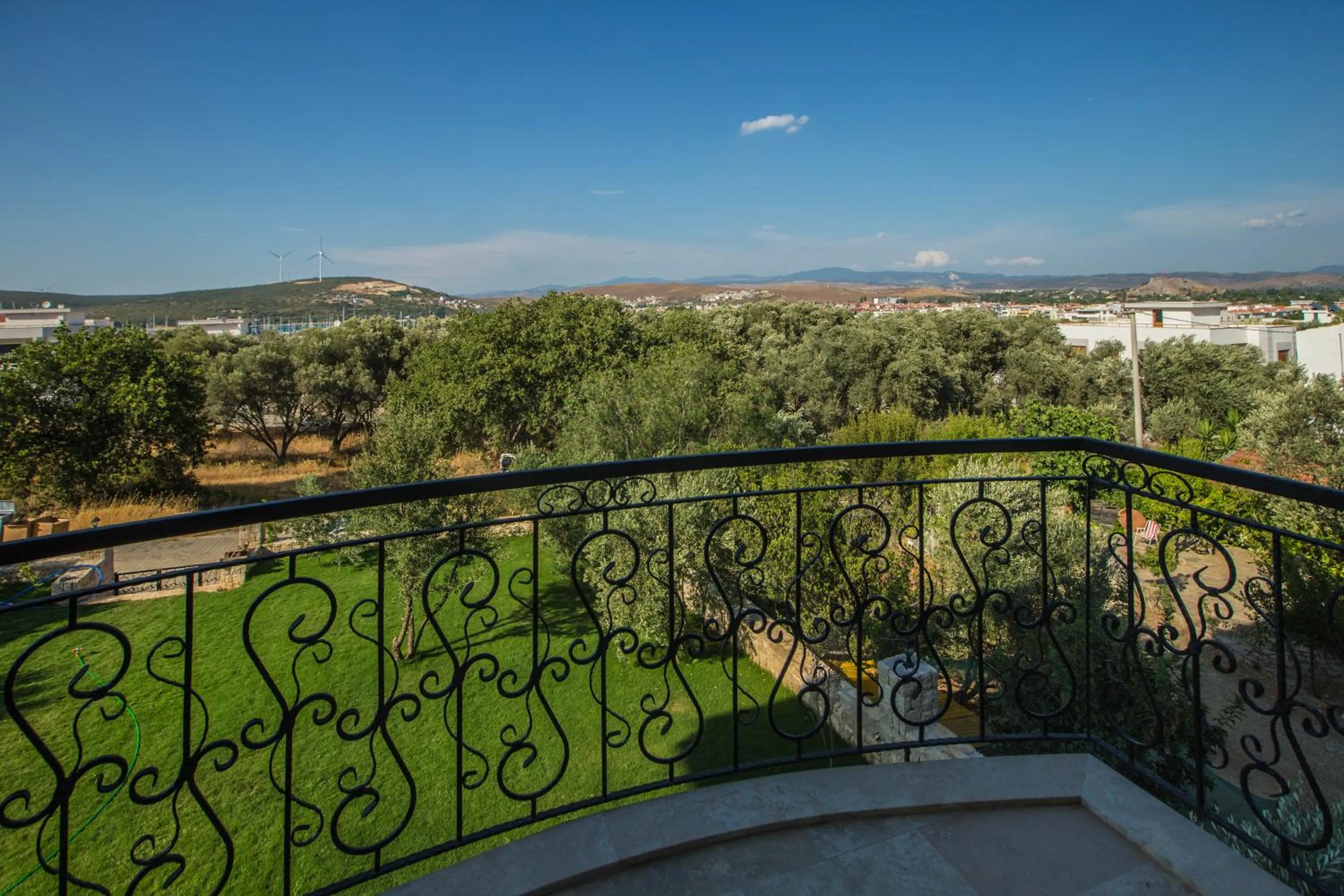 Day in Clementin Suits Sigacık