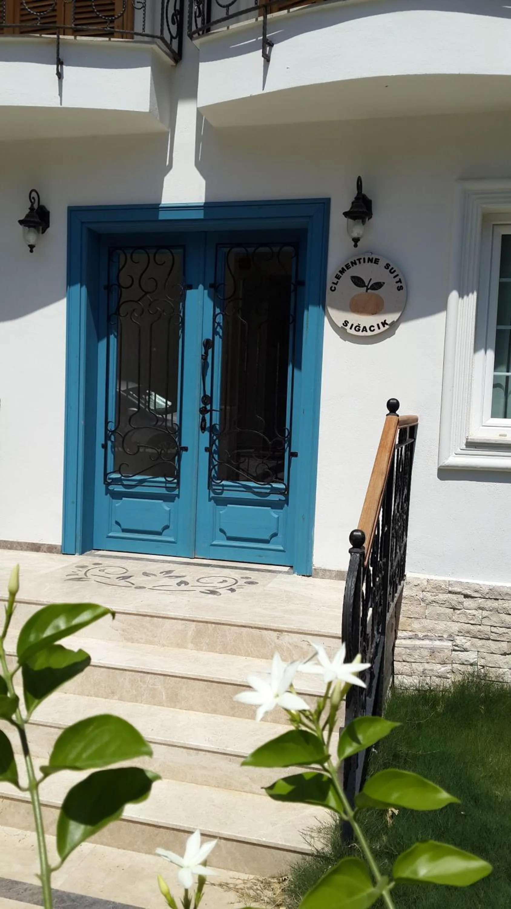 Facade/entrance in Clementin Suits Sigacık