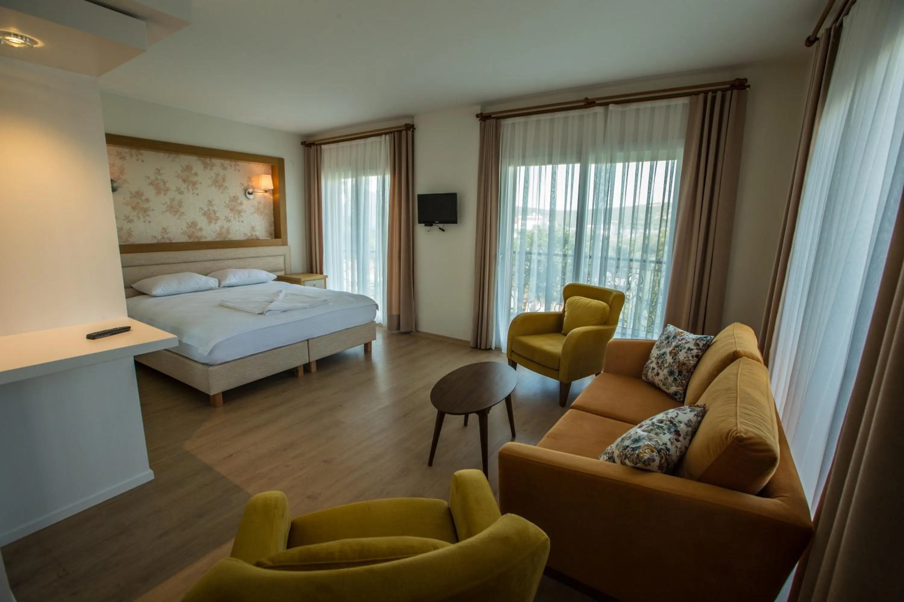 Day, Bed in Clementin Suits Sigacık