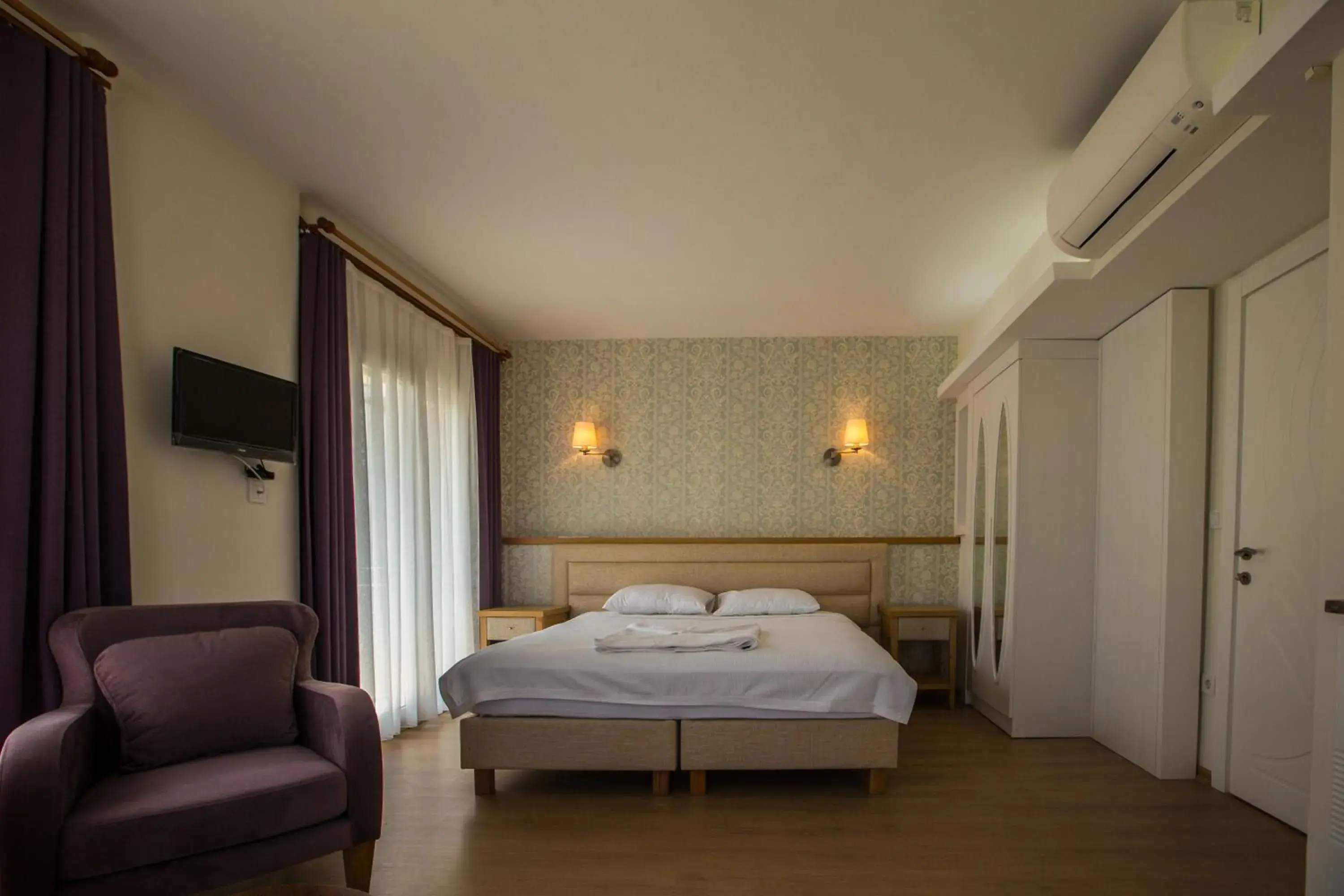 Triple Room with Mountain View in Clementin Suits Sigacık Triple Room with Mountain View in Clementin Suits Sigacık