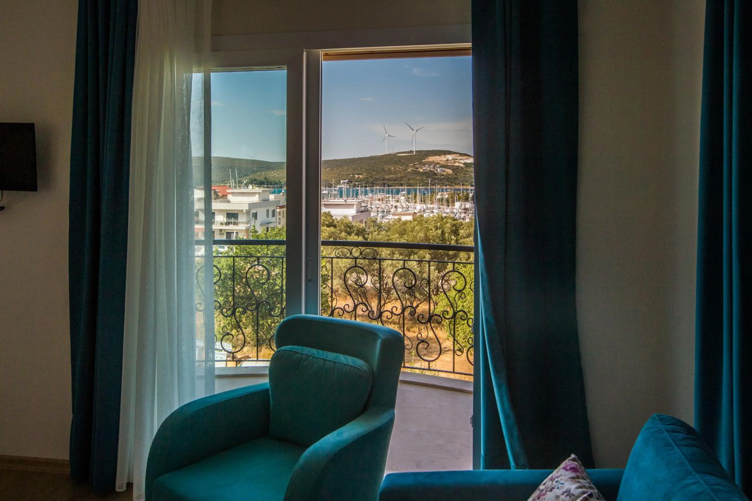 Day in Clementin Suits Sigacık