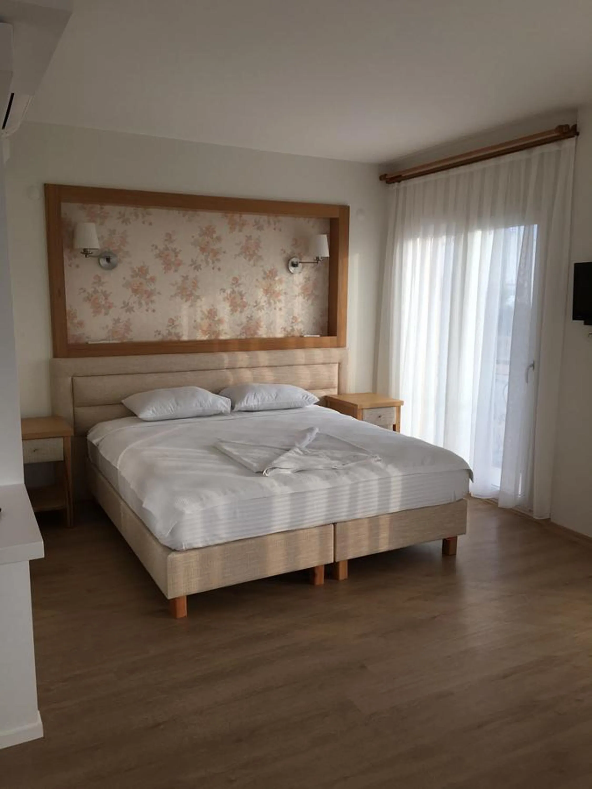 Day, Bed in Clementin Suits Sigacık