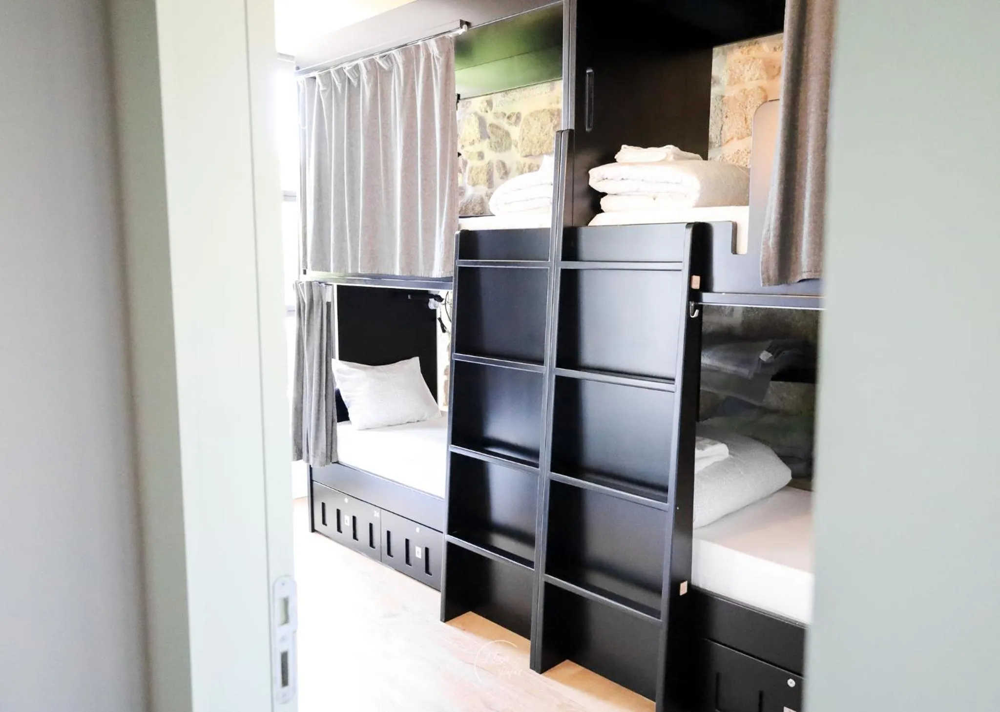 Bed in 4-Bed Female Dormitory Room in Douro Village