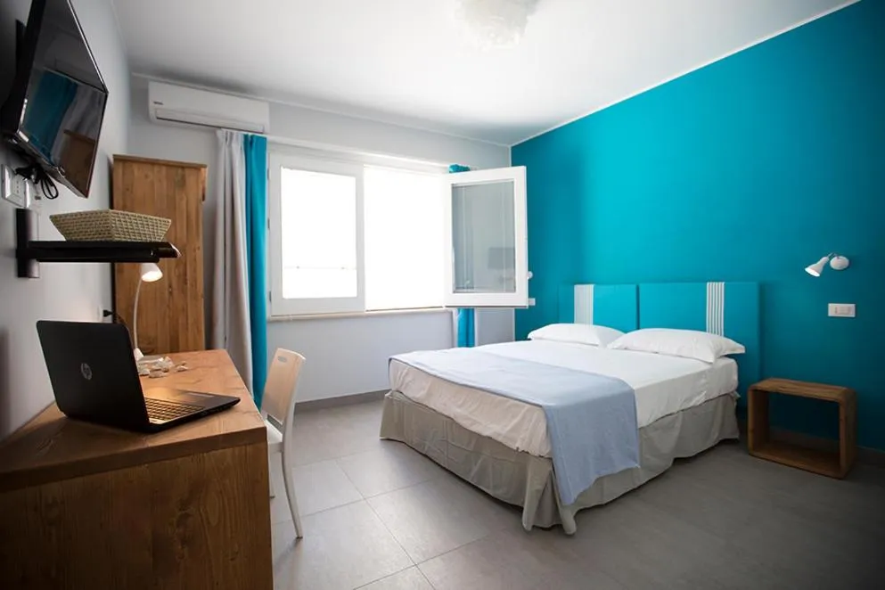 Photo of the whole room in B&B Kolors