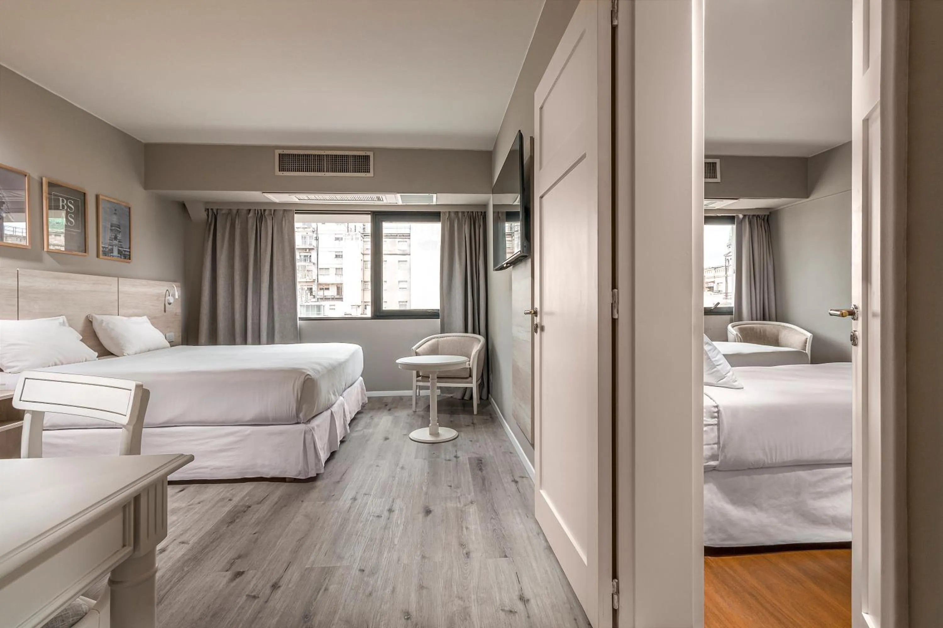 Photo of the whole room, Bed in Up América Plaza