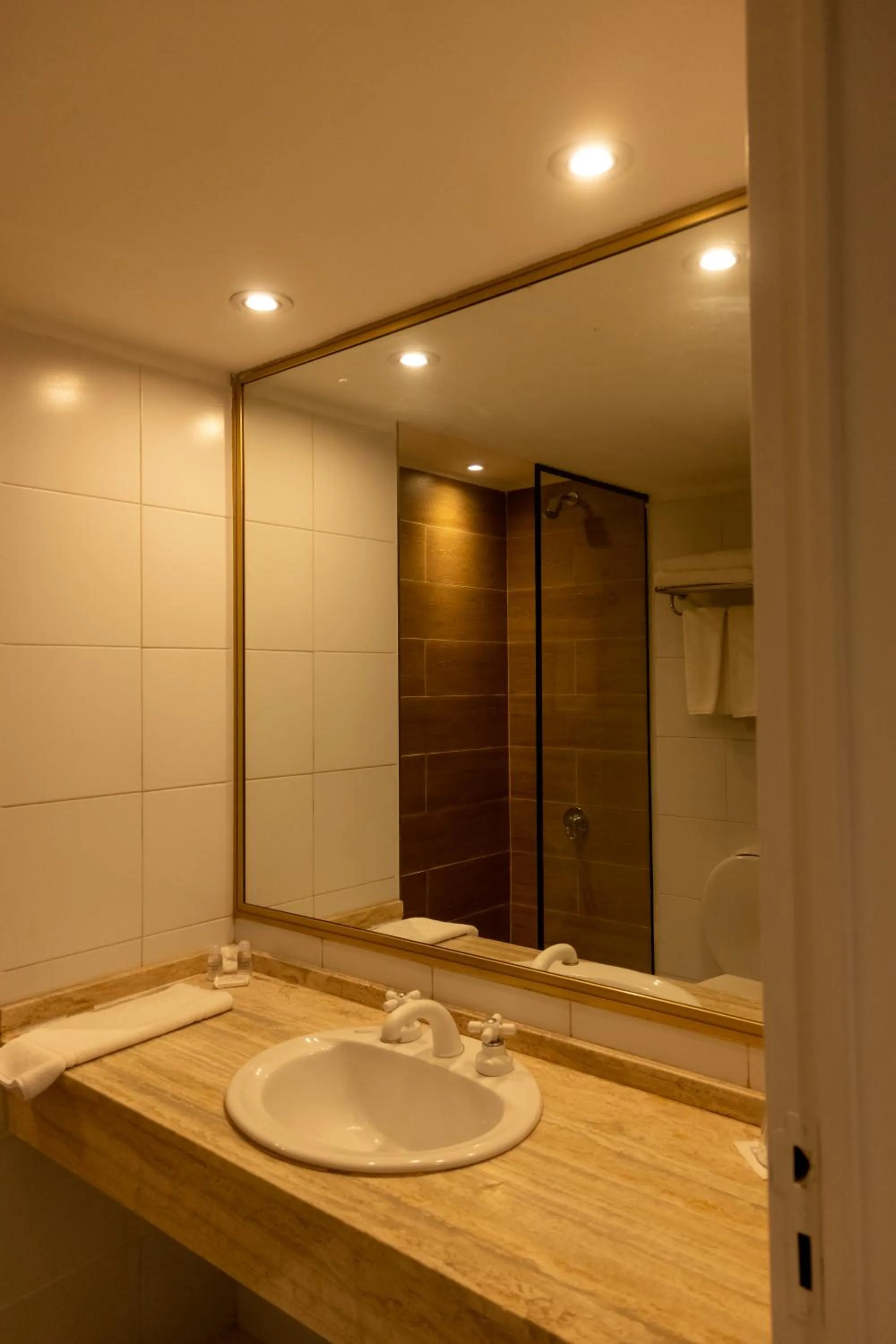 Bathroom in Up América Plaza