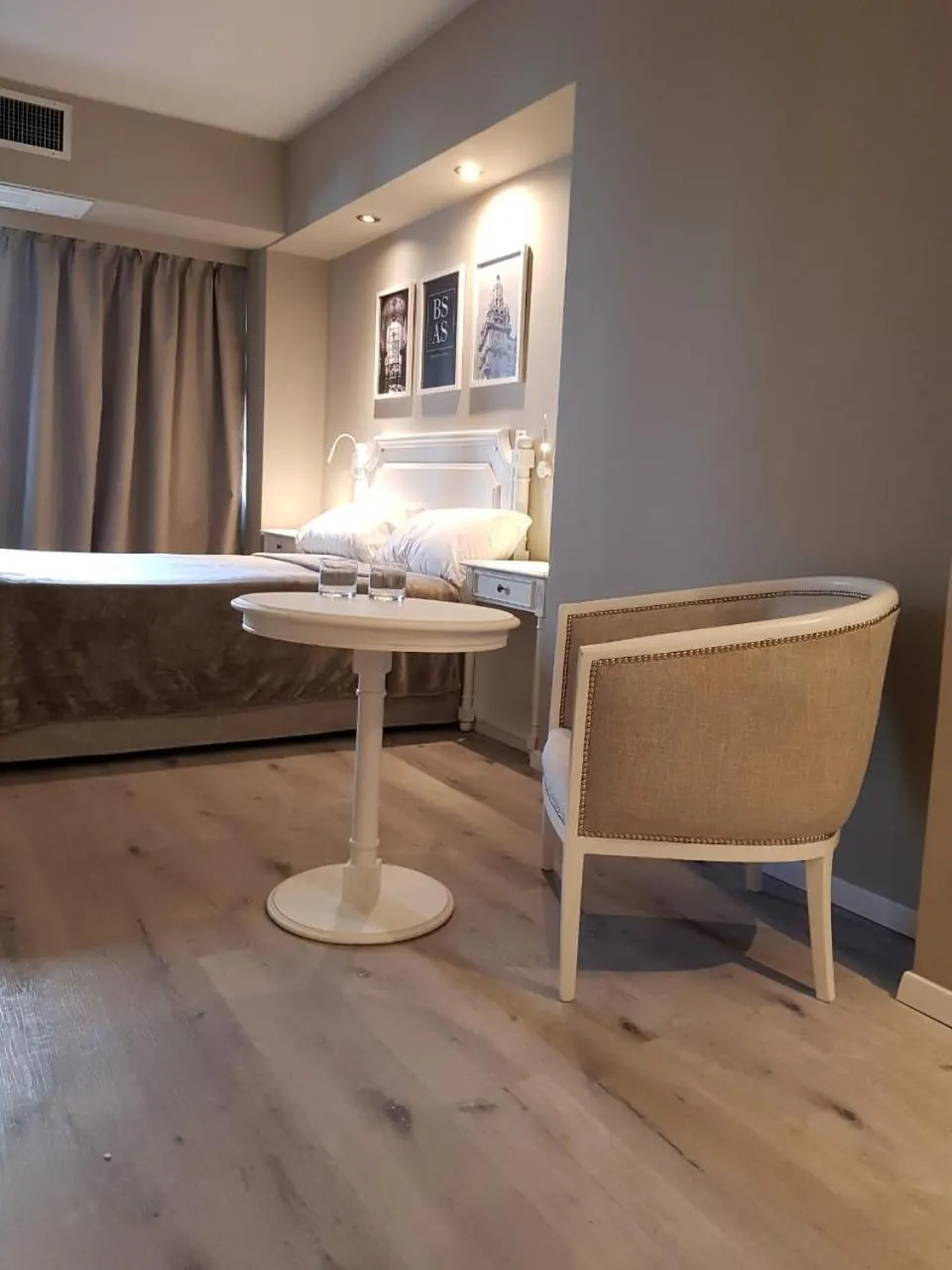 Seating area, Bed in Up América Plaza