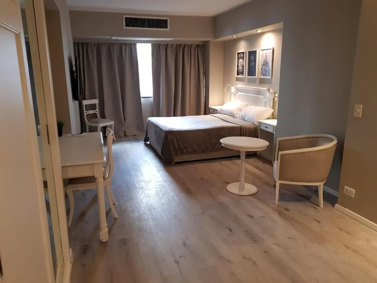 Photo of the whole room, Bed in Up América Plaza