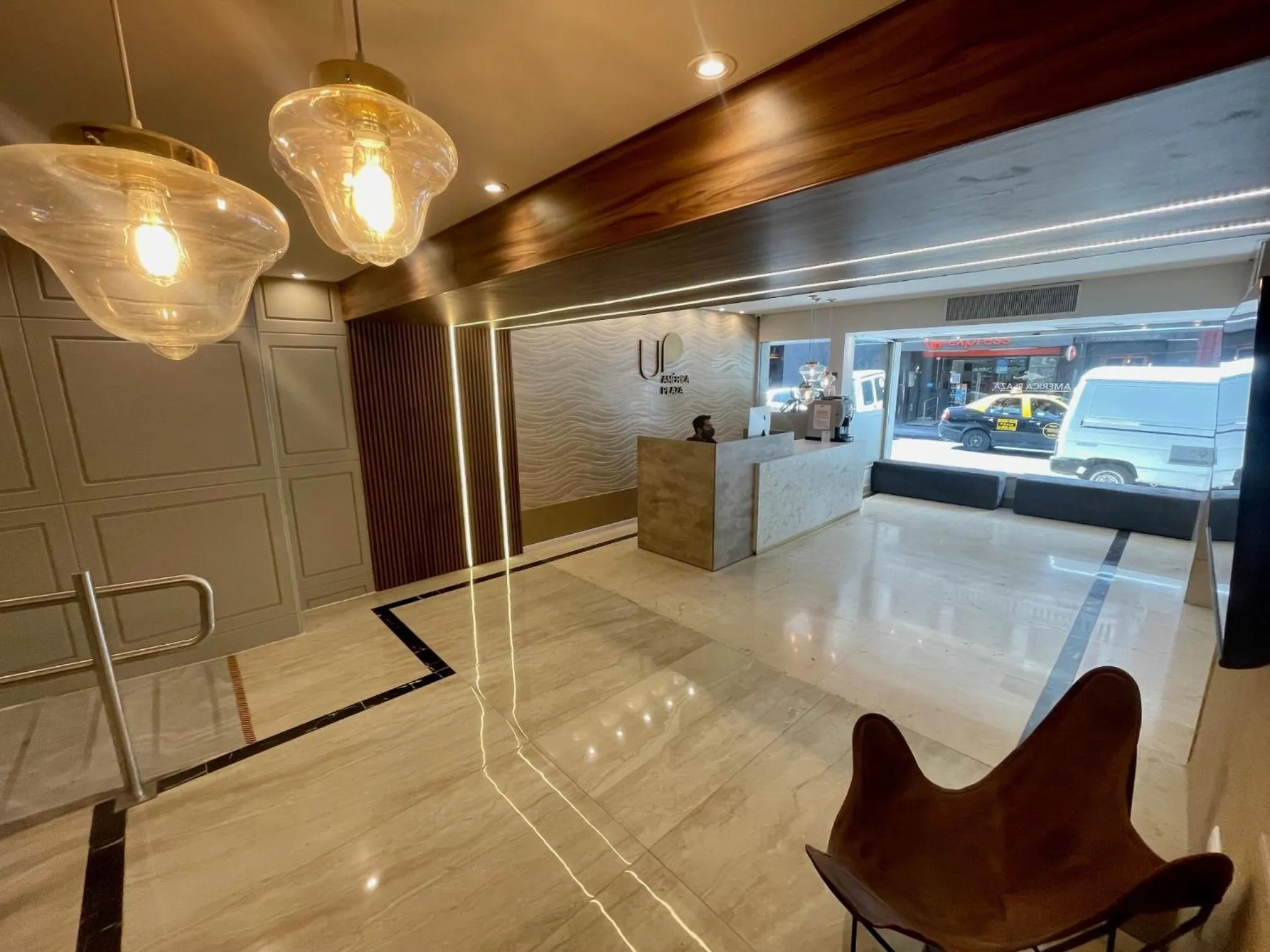 Facade/entrance in Up América Plaza