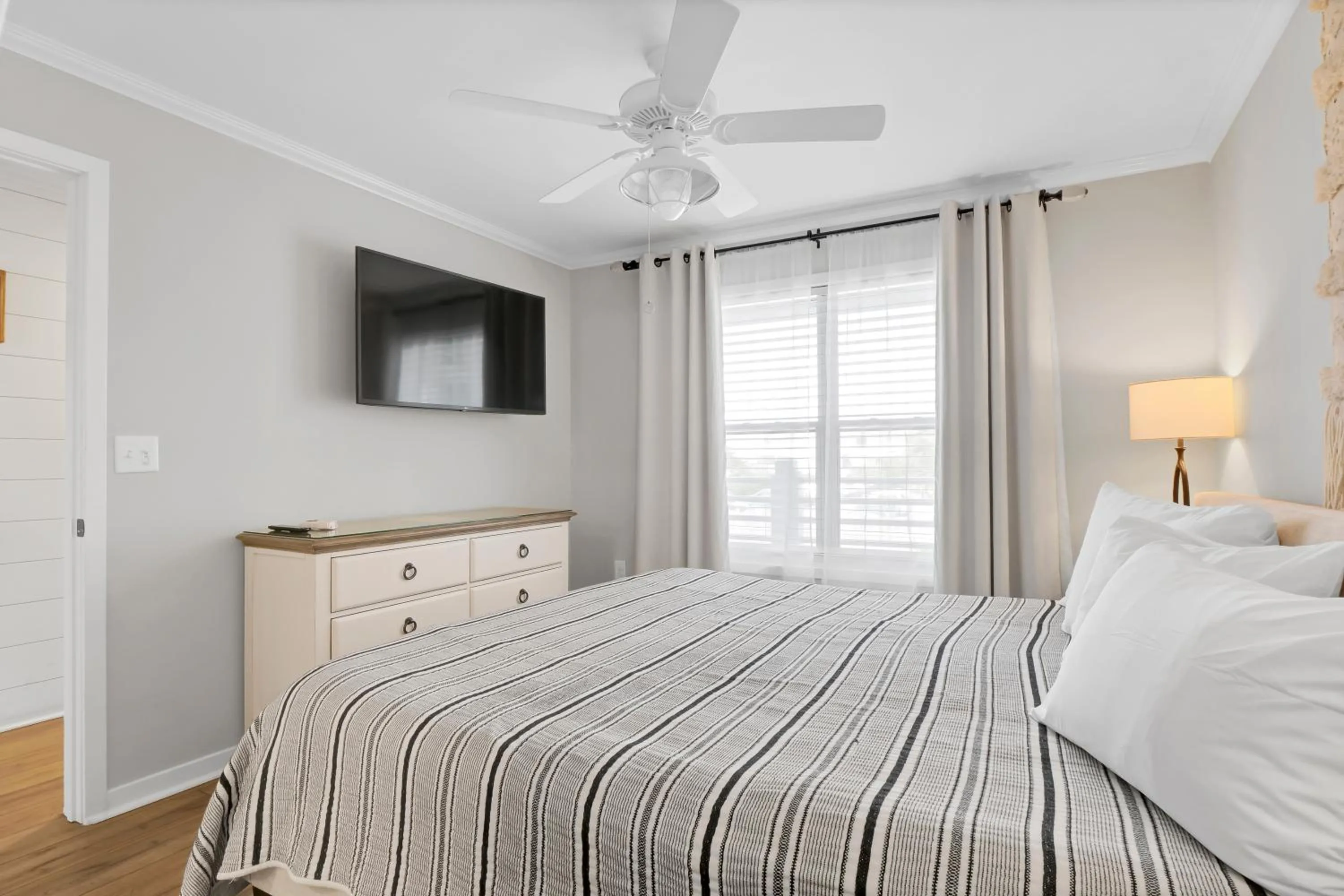 Bed in Sandpeddler Inn and Suites