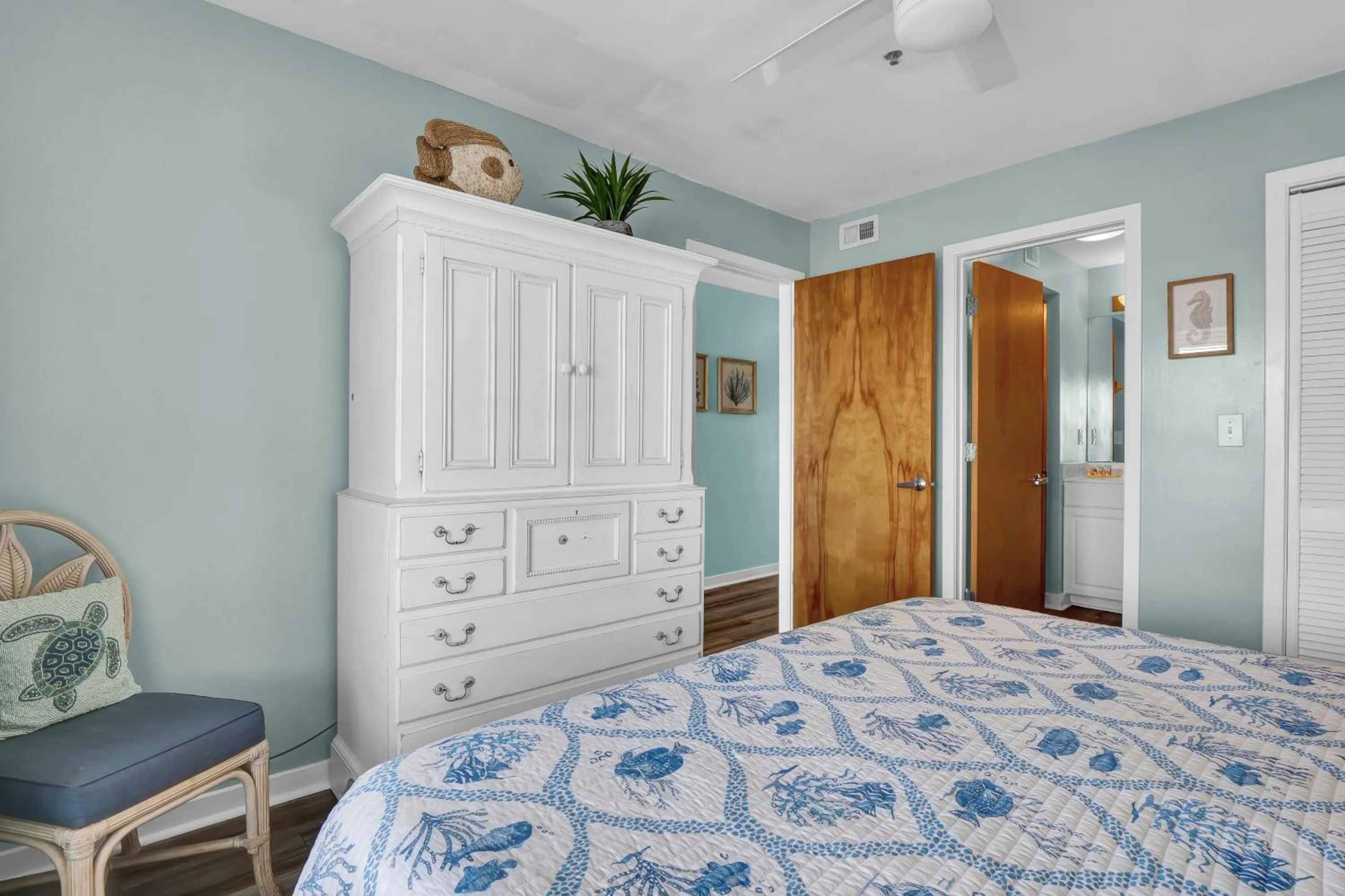 Bed in Sandpeddler Inn and Suites