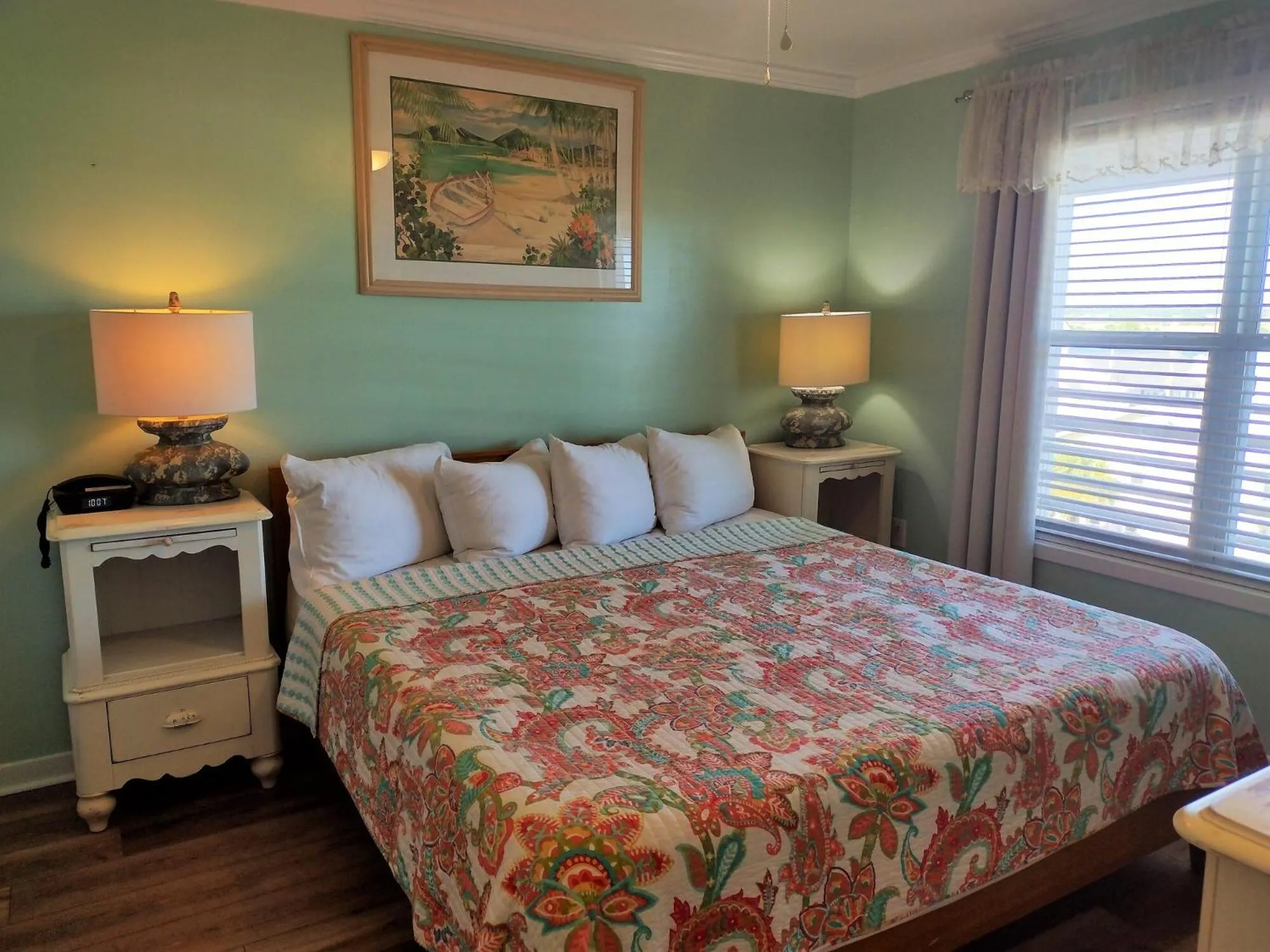 Bed in Sandpeddler Inn and Suites