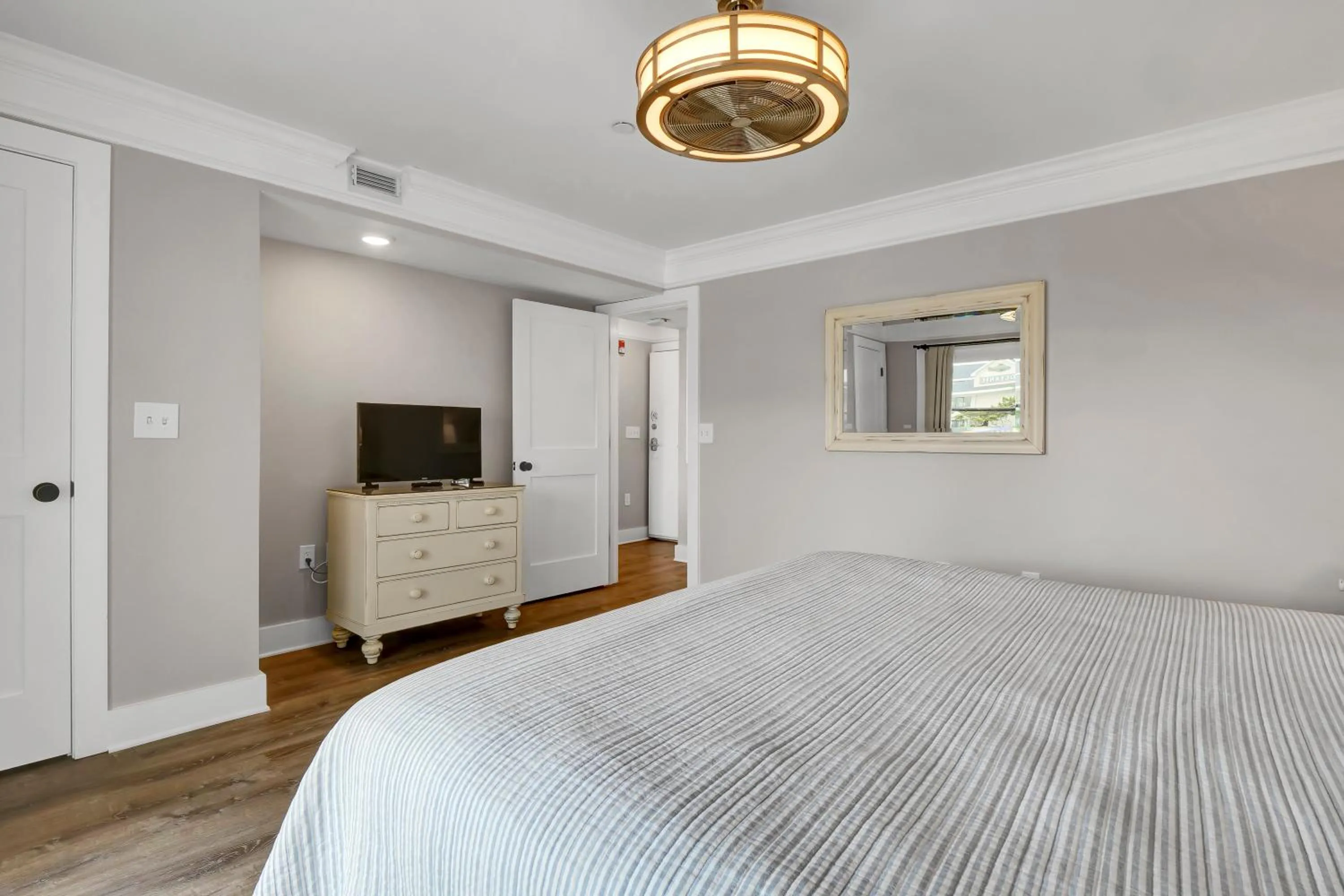 Bed in Sandpeddler Inn and Suites