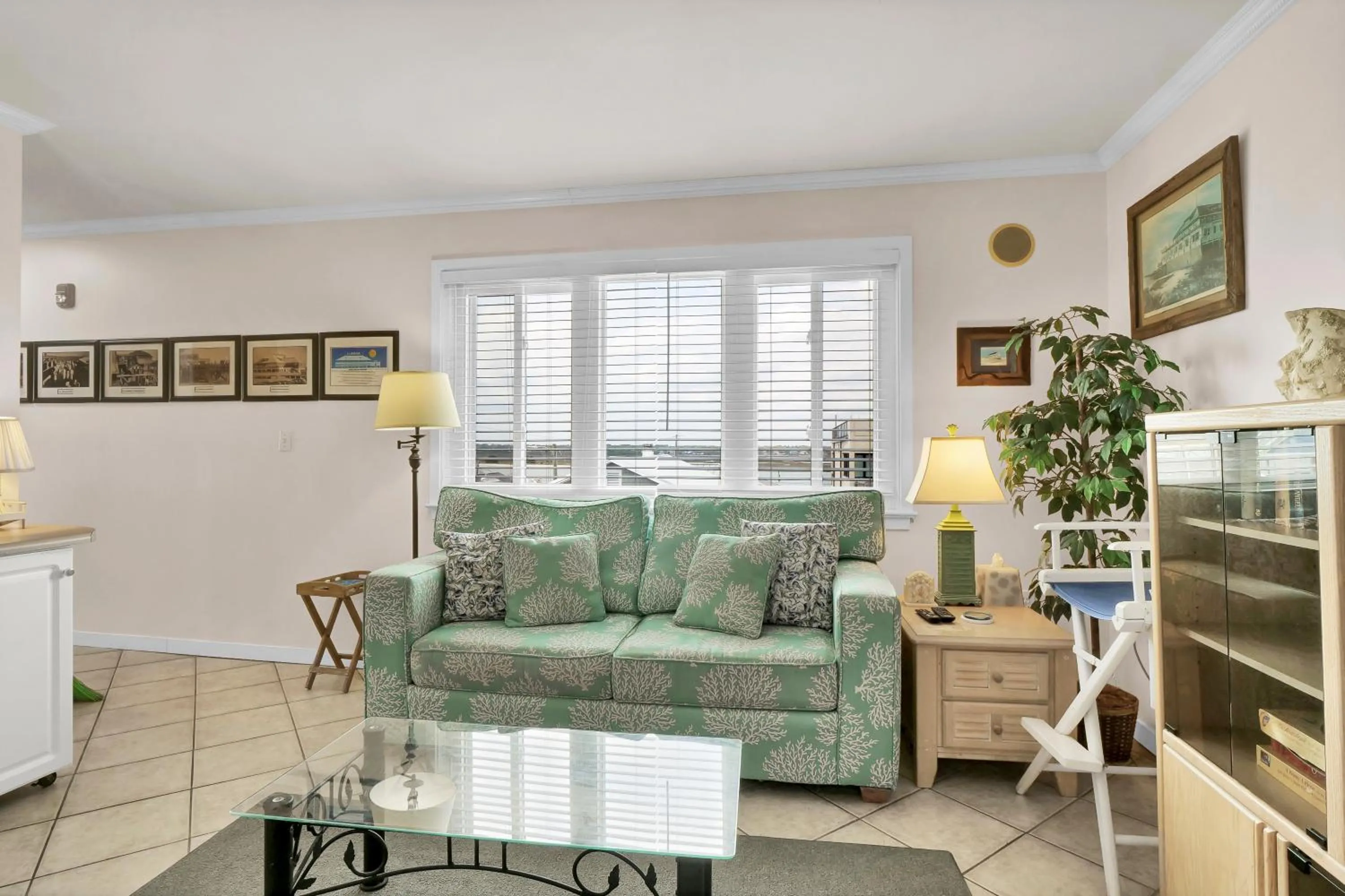 Seating area in Sandpeddler Inn and Suites