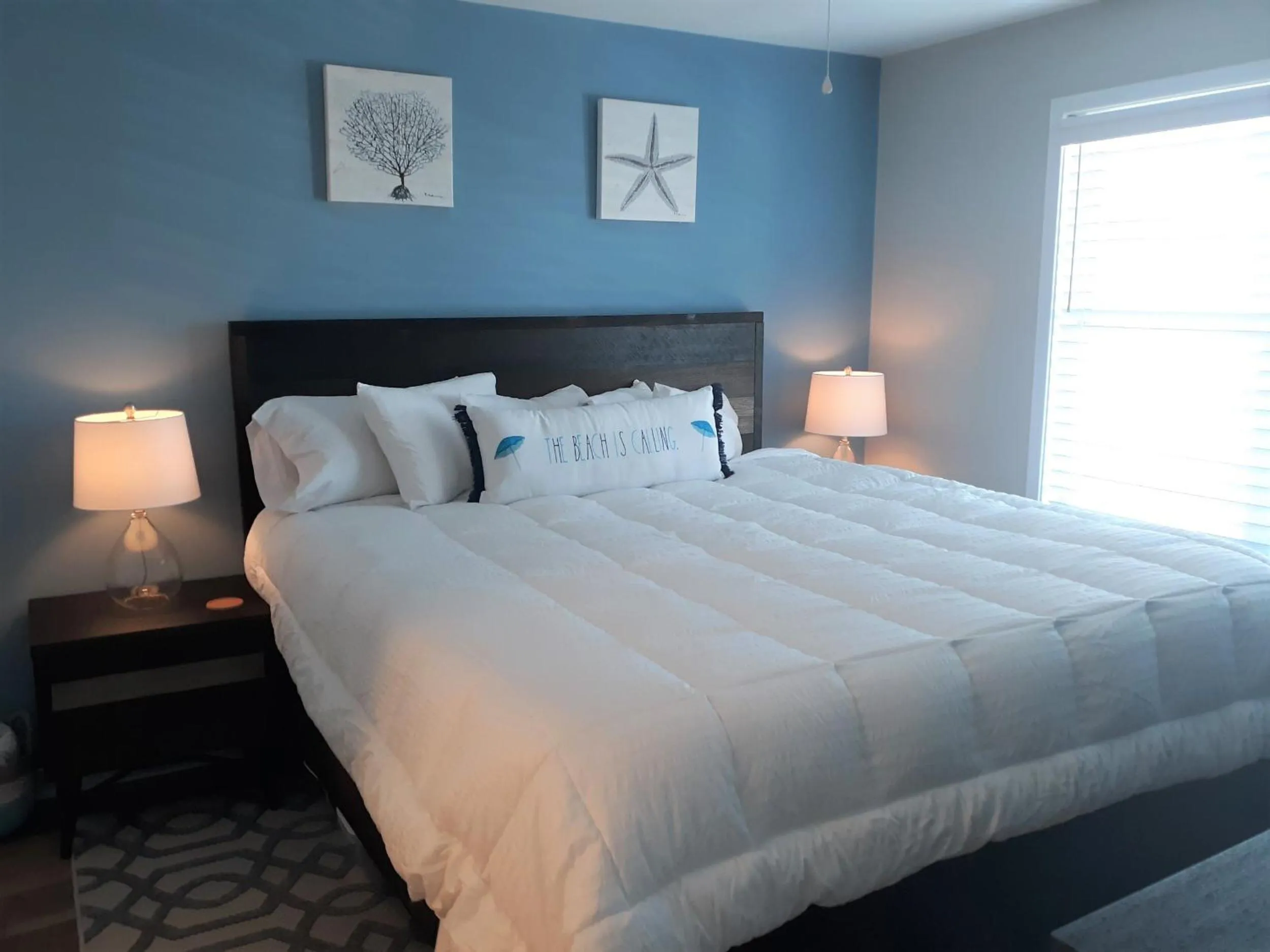 Bed in Sandpeddler Inn and Suites