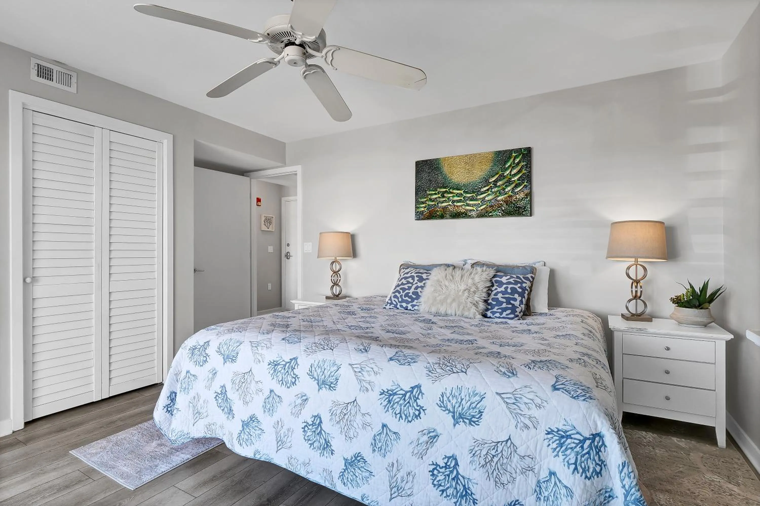 Bed in Sandpeddler Inn and Suites