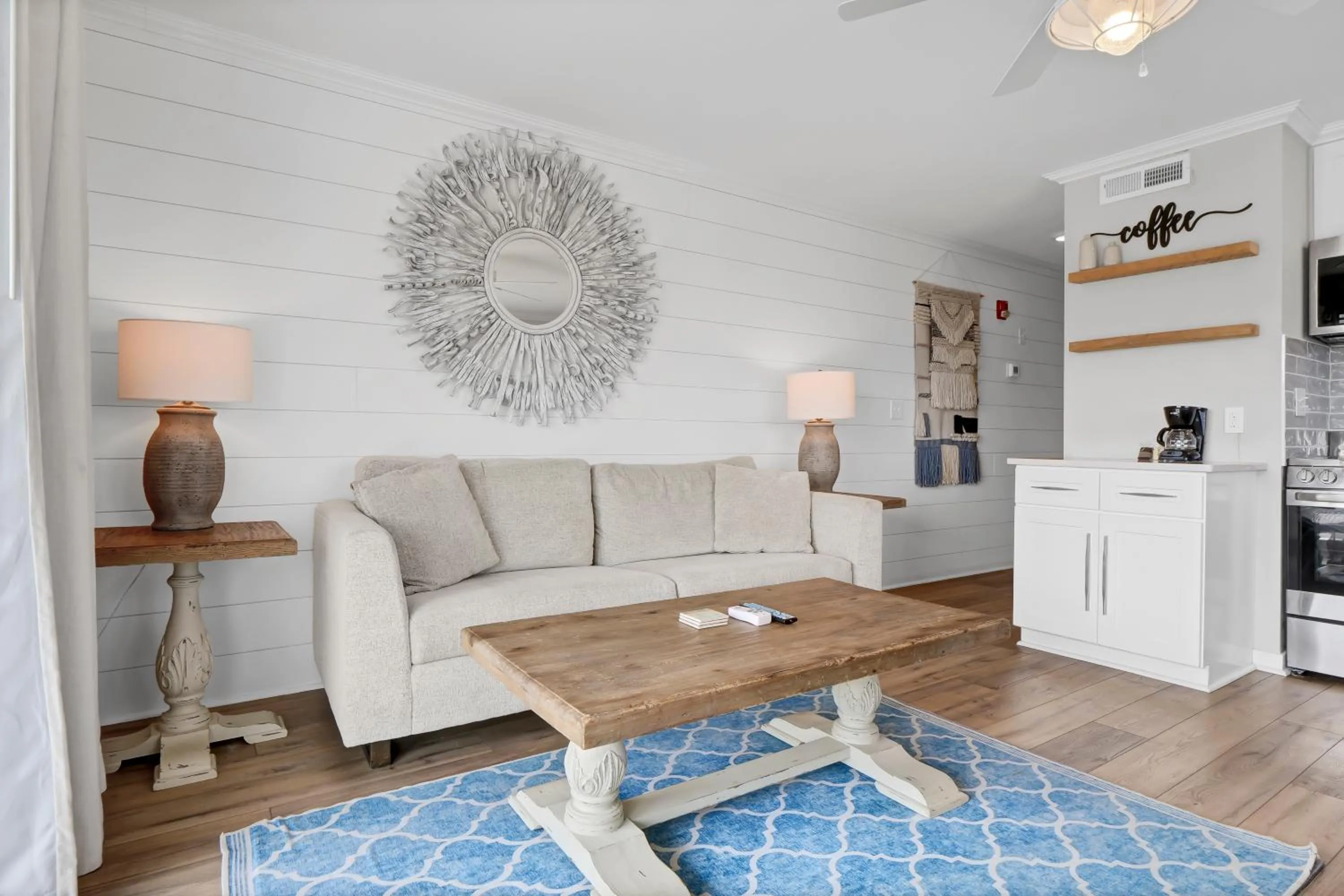 Living room in Sandpeddler Inn and Suites