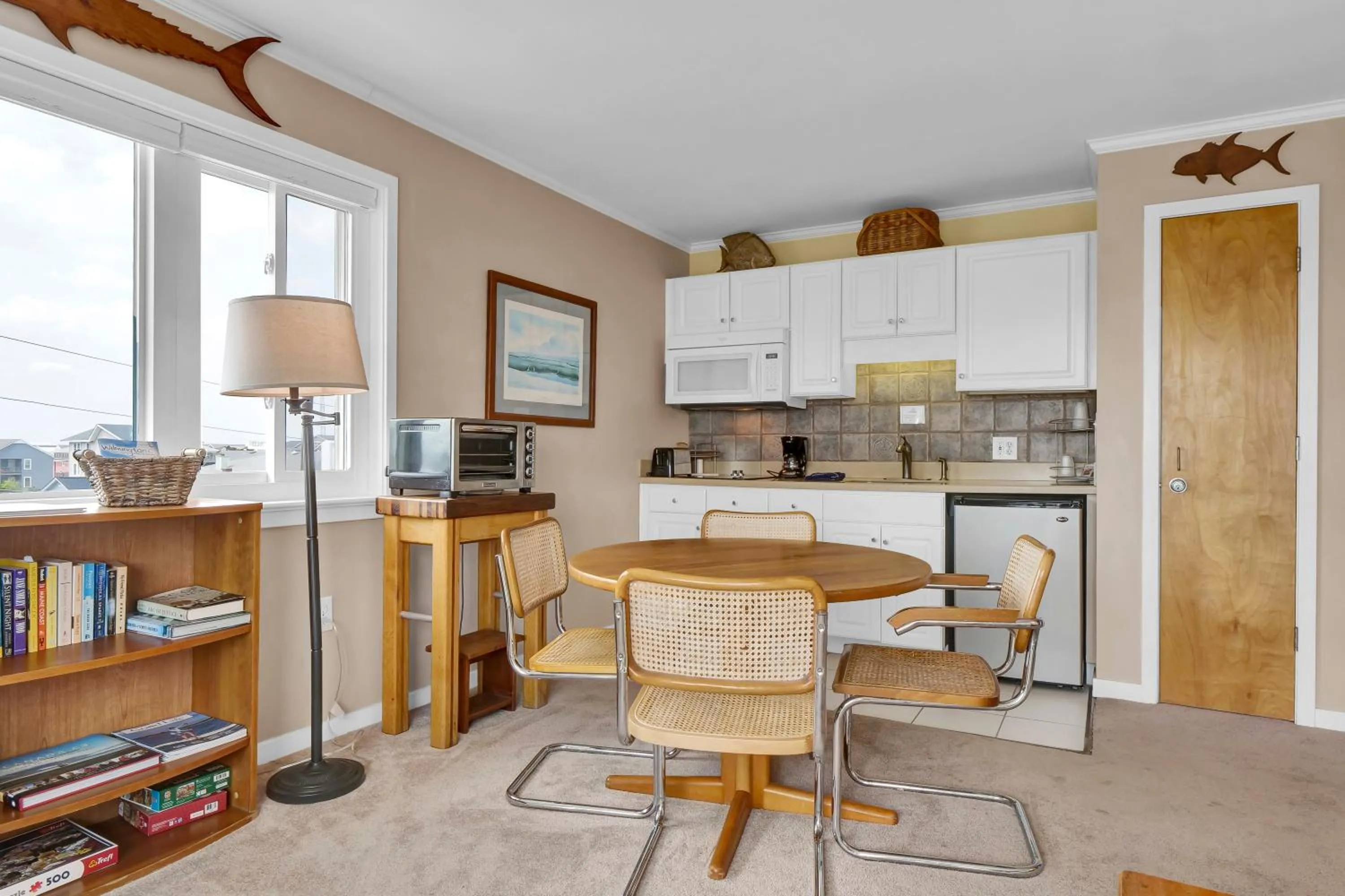 Kitchen or kitchenette in Sandpeddler Inn and Suites